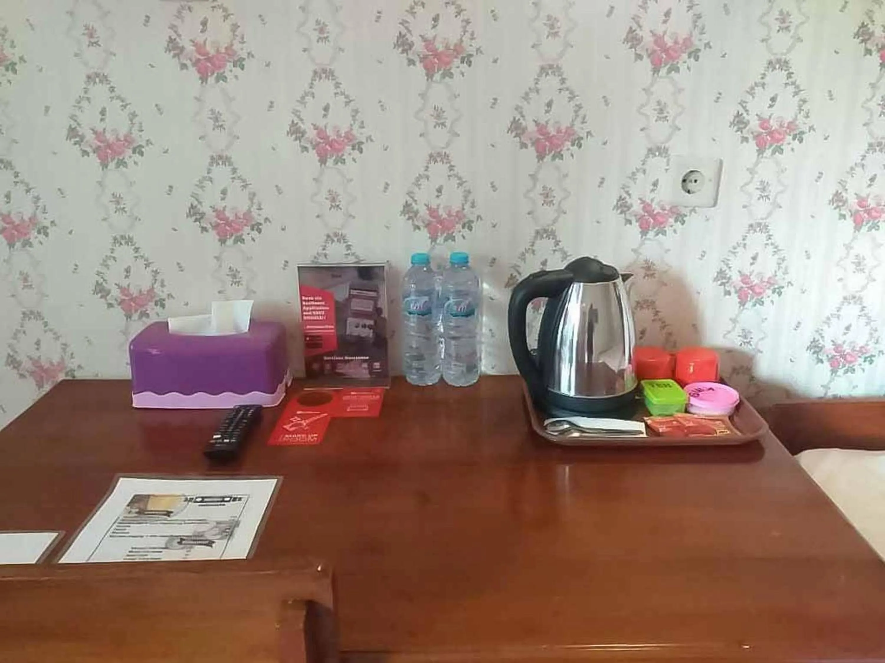 Coffee/tea facilities in RedDoorz Plus @ Alun Alun Nganjuk