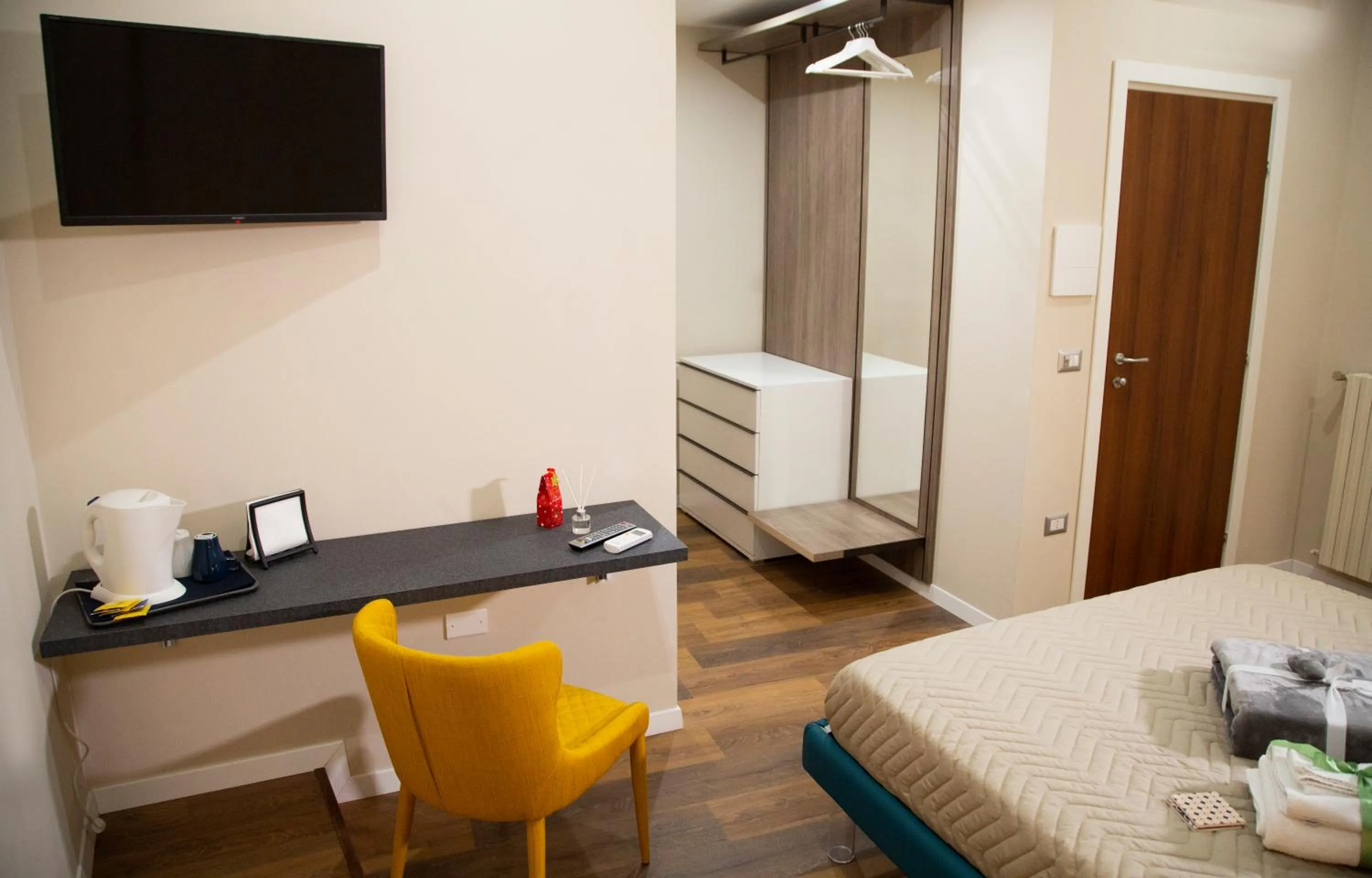 Photo of the whole room in Handmade Rest Room