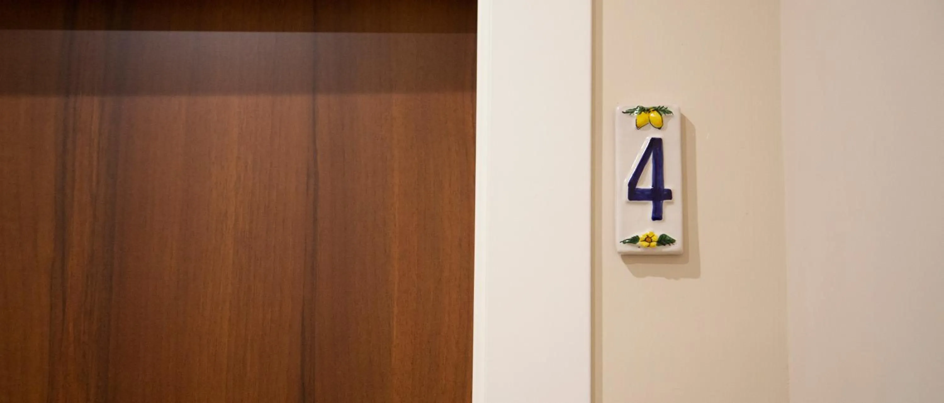 Decorative detail in Handmade Rest Room