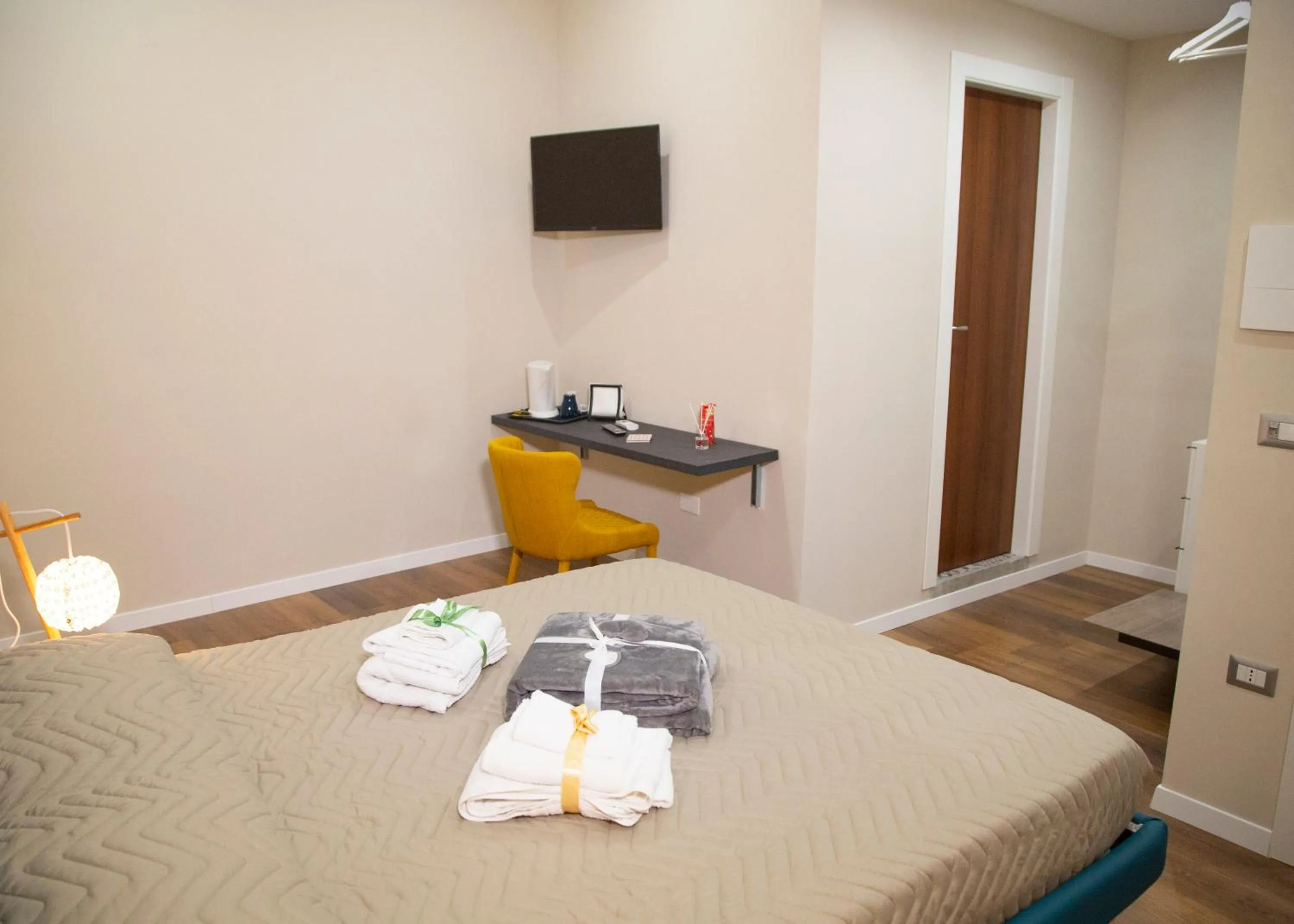 Photo of the whole room in Handmade Rest Room