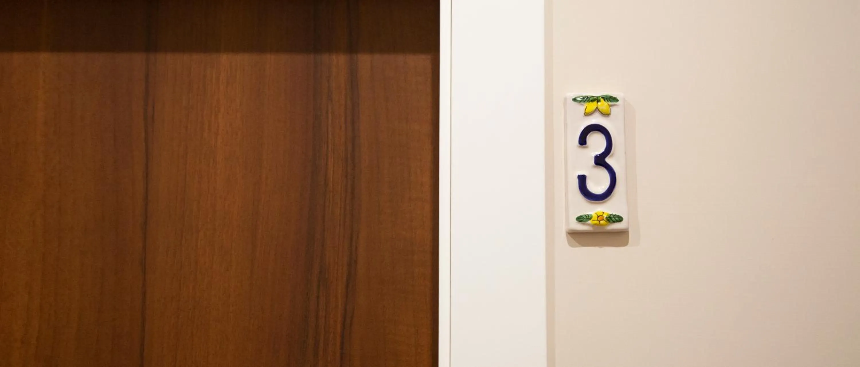 Decorative detail in Handmade Rest Room