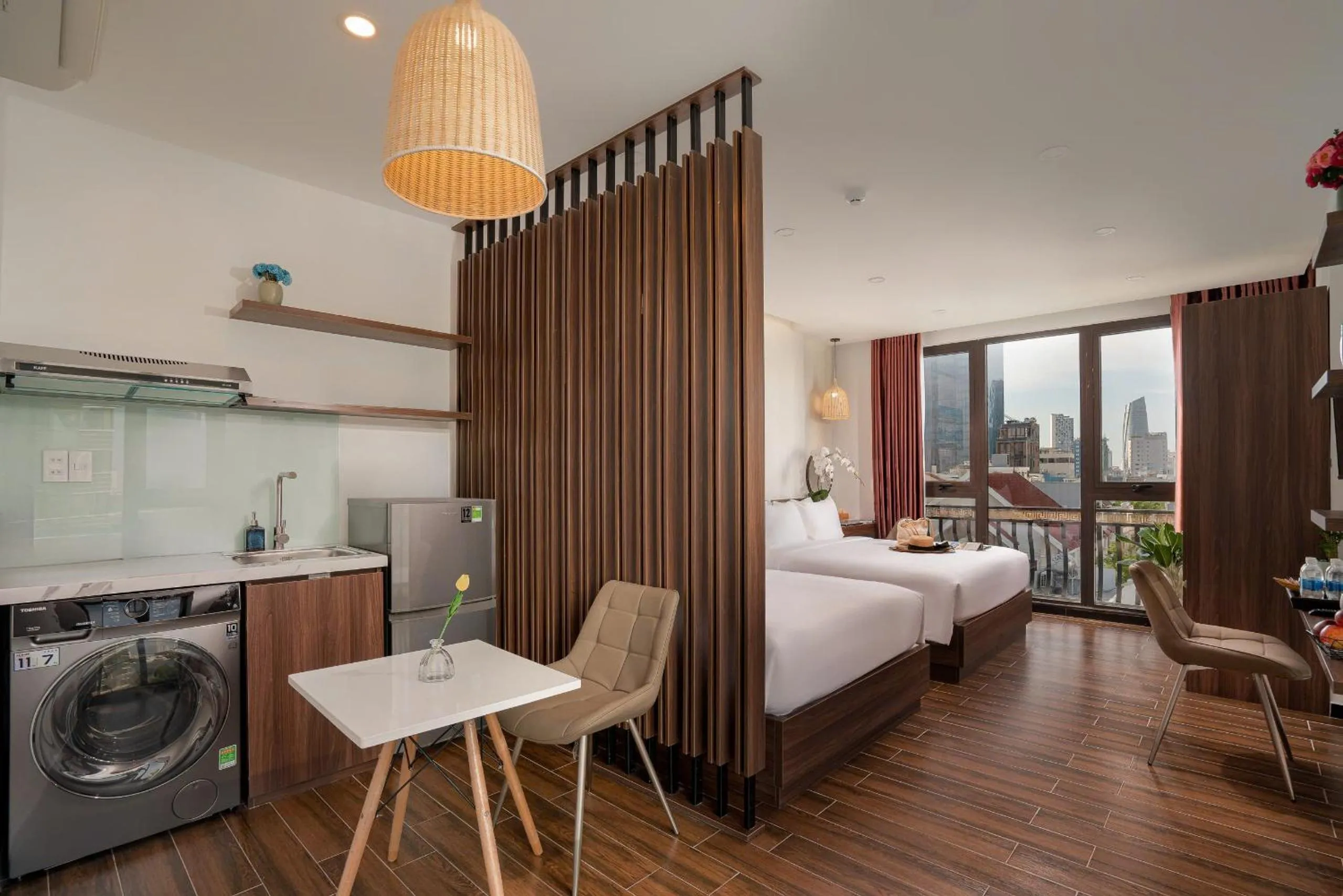 Photo of the whole room, Bed in Dragon View Riverfront Hotel