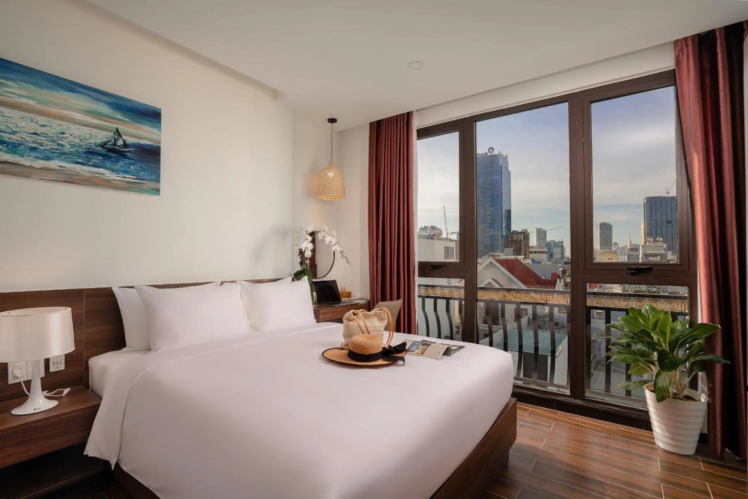 Bed in Dragon View Riverfront Hotel