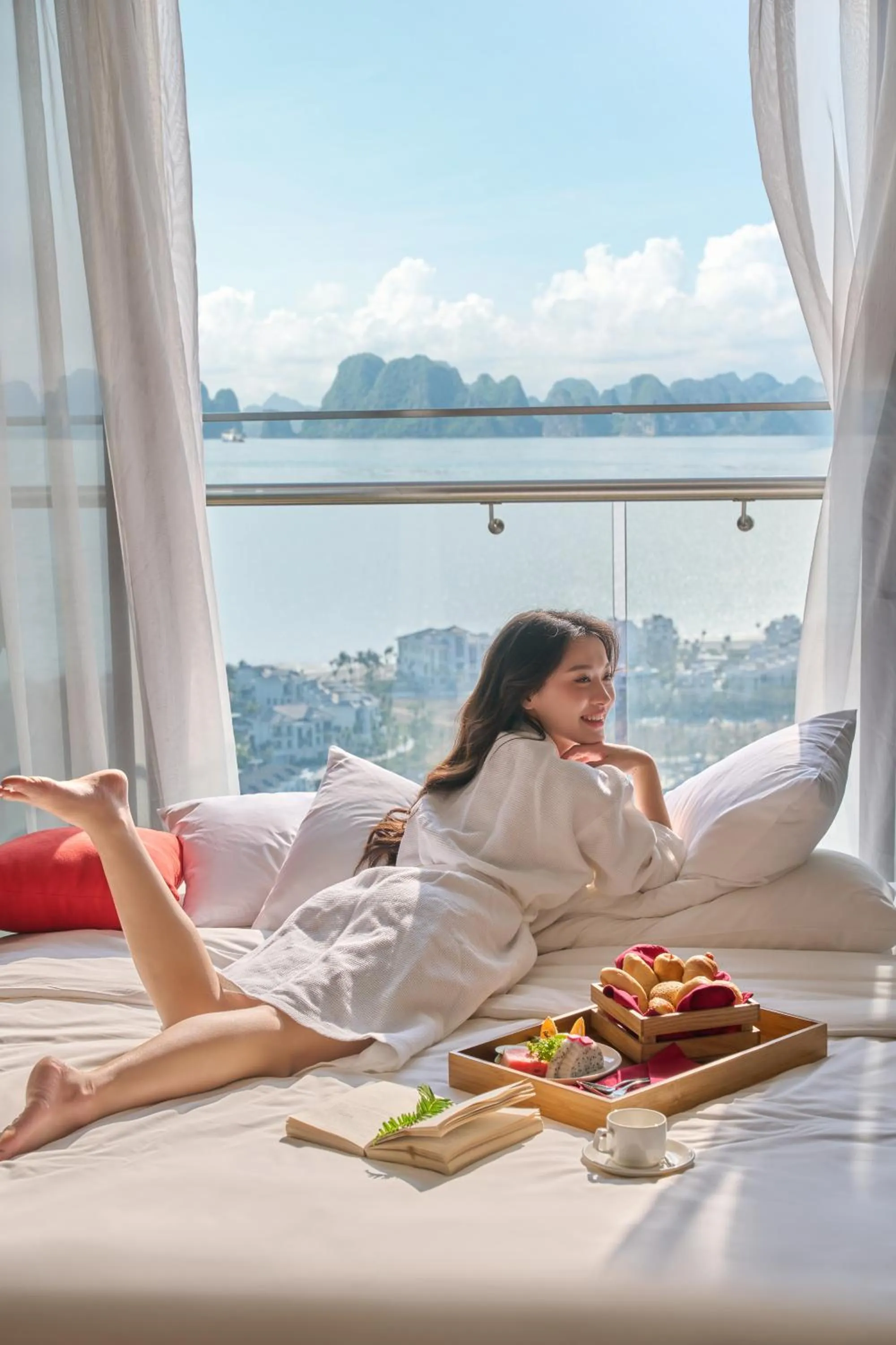 Bed in DeLaSea Ha Long Hotel - Modern Bayview Escape