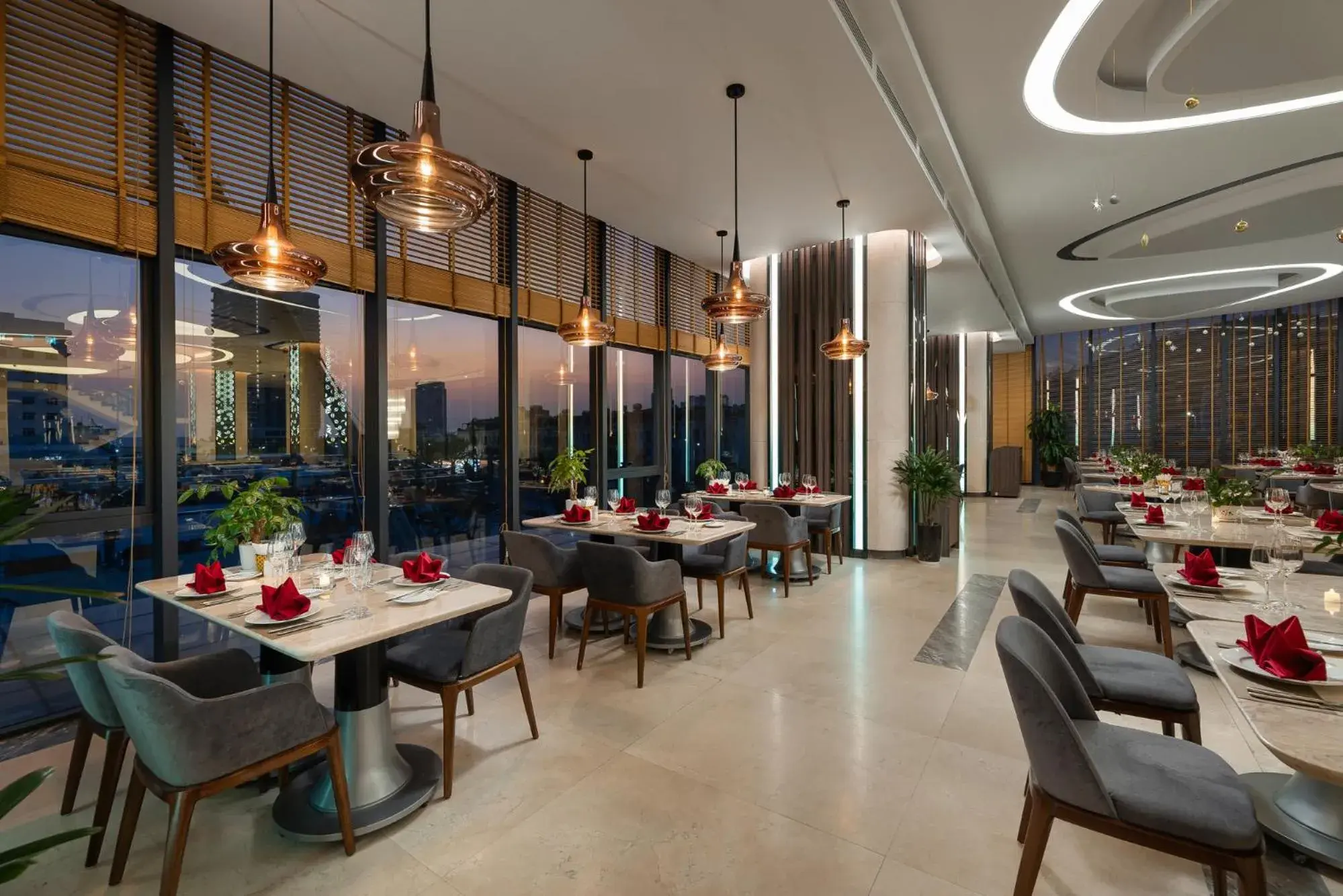 Restaurant/places to eat in DeLaSea Ha Long Hotel - Modern Bayview Escape Restaurant/places to eat in DeLaSea Ha Long Hotel - Modern Bayview Escape