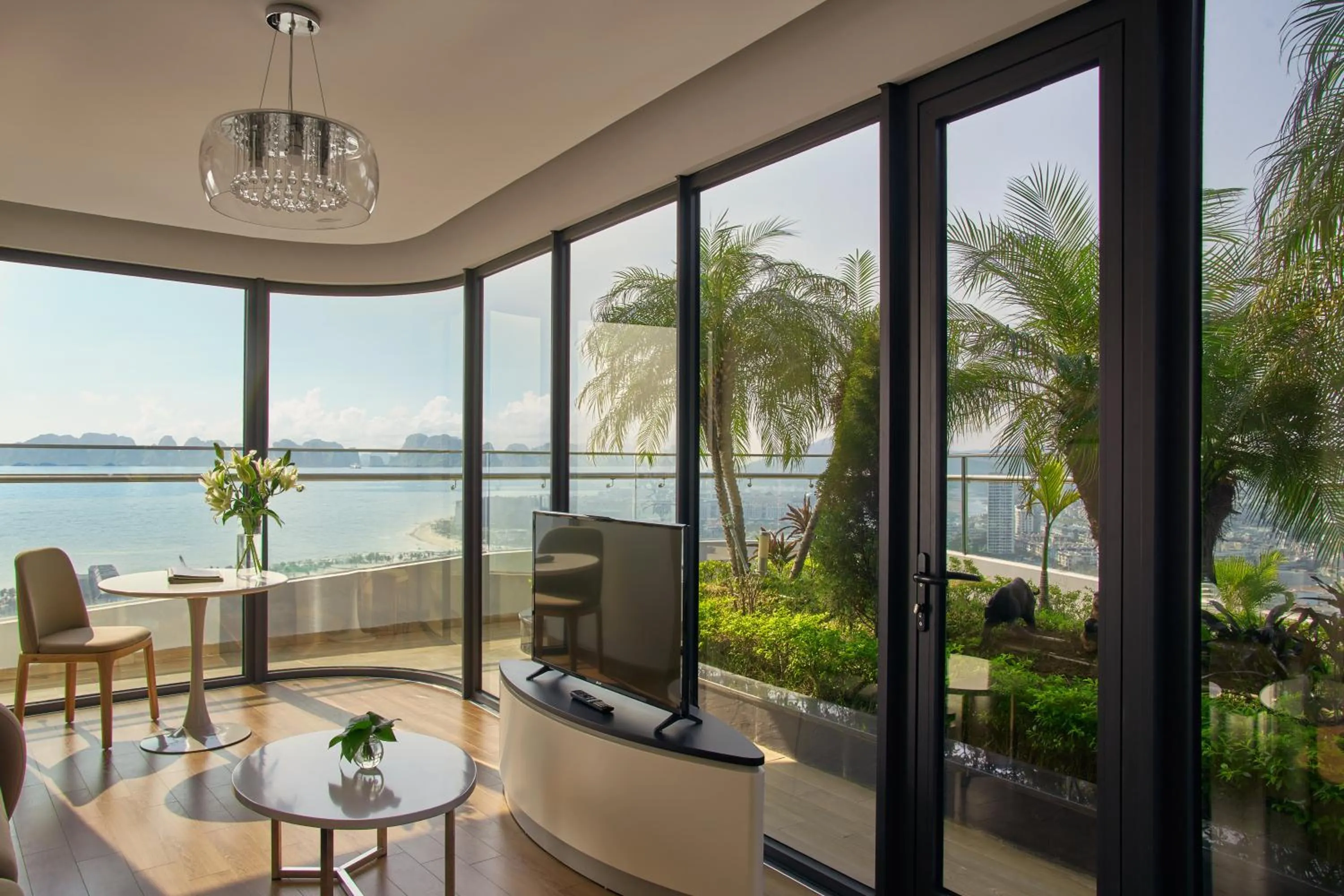 Property building in DeLaSea Ha Long Hotel - Modern Bayview Escape