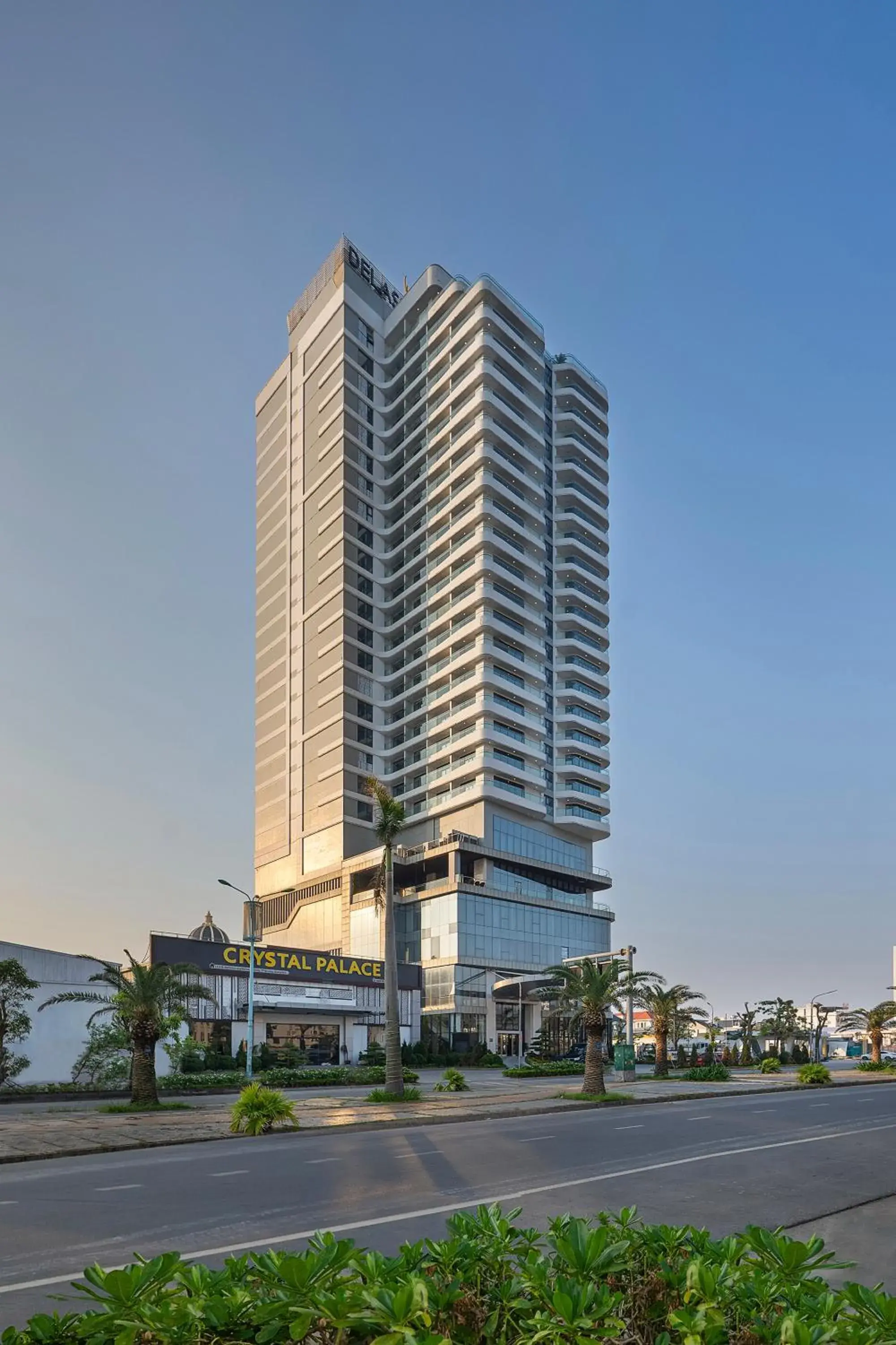 Property building in DeLaSea Ha Long Hotel - Modern Bayview Escape Property building in DeLaSea Ha Long Hotel - Modern Bayview Escape