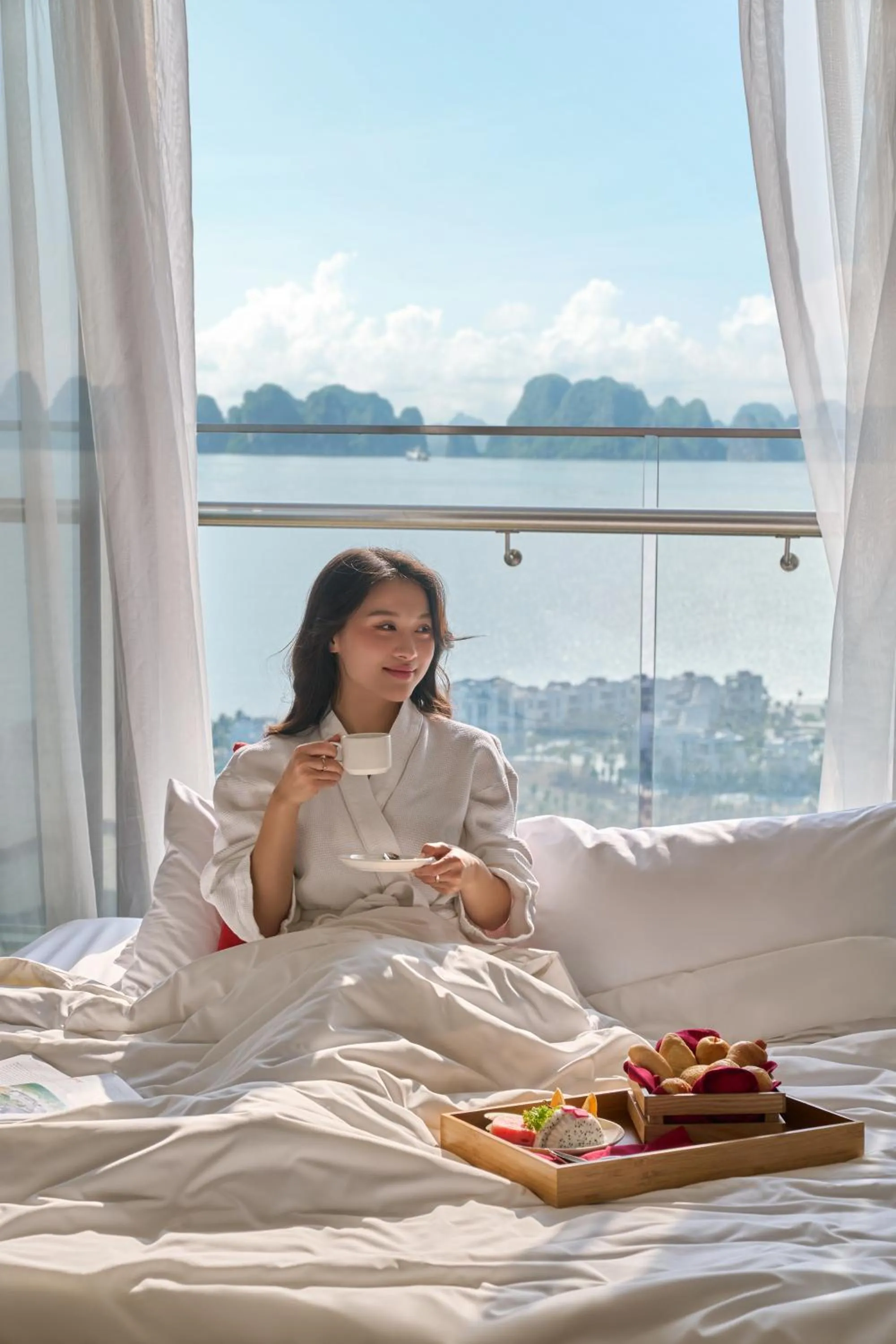 Bed in DeLaSea Ha Long Hotel - Modern Bayview Escape