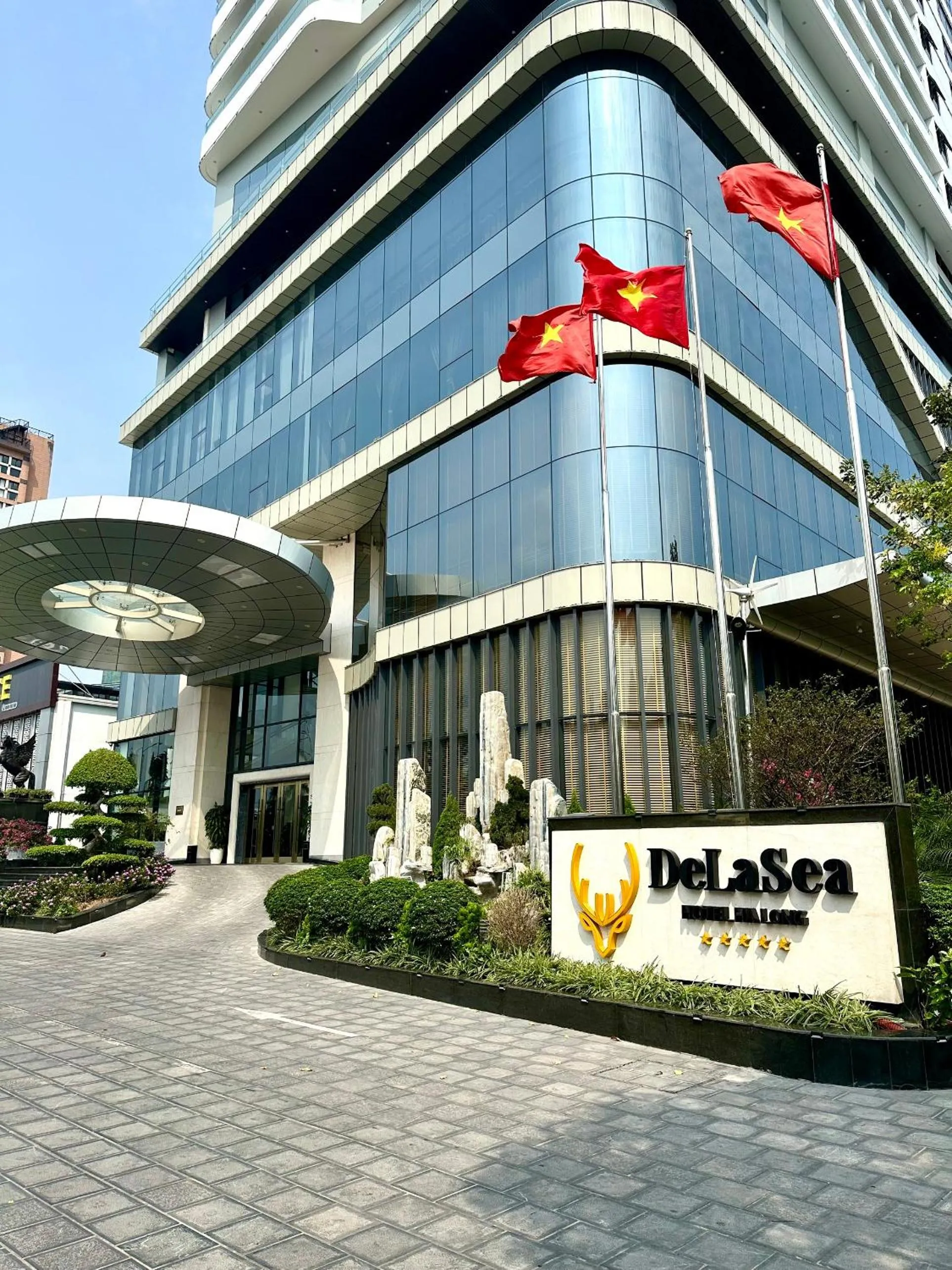 Property building in DeLaSea Ha Long Hotel - Modern Bayview Escape