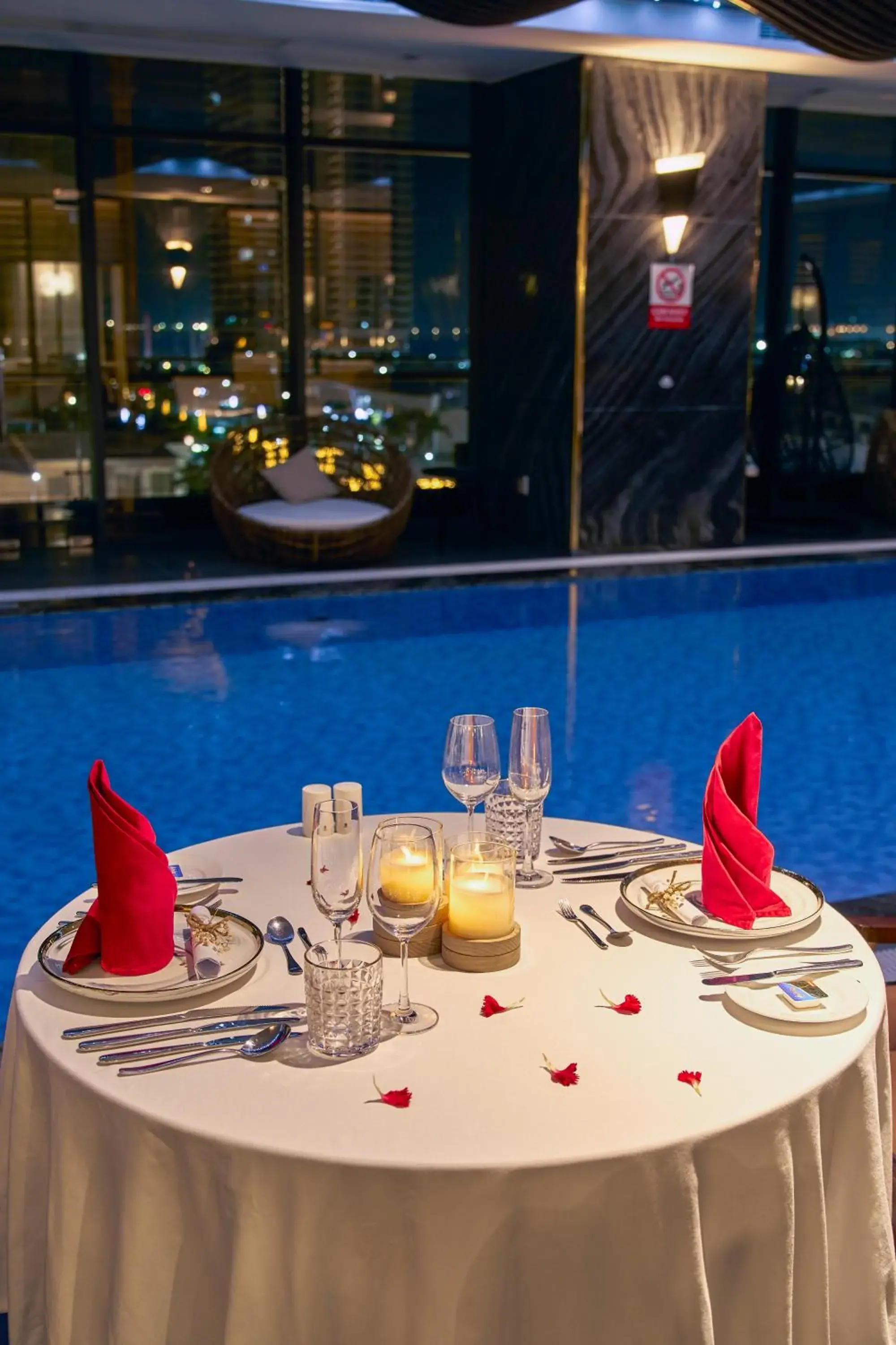 Dinner in DeLaSea Ha Long Hotel - Modern Bayview Escape Dinner in DeLaSea Ha Long Hotel - Modern Bayview Escape