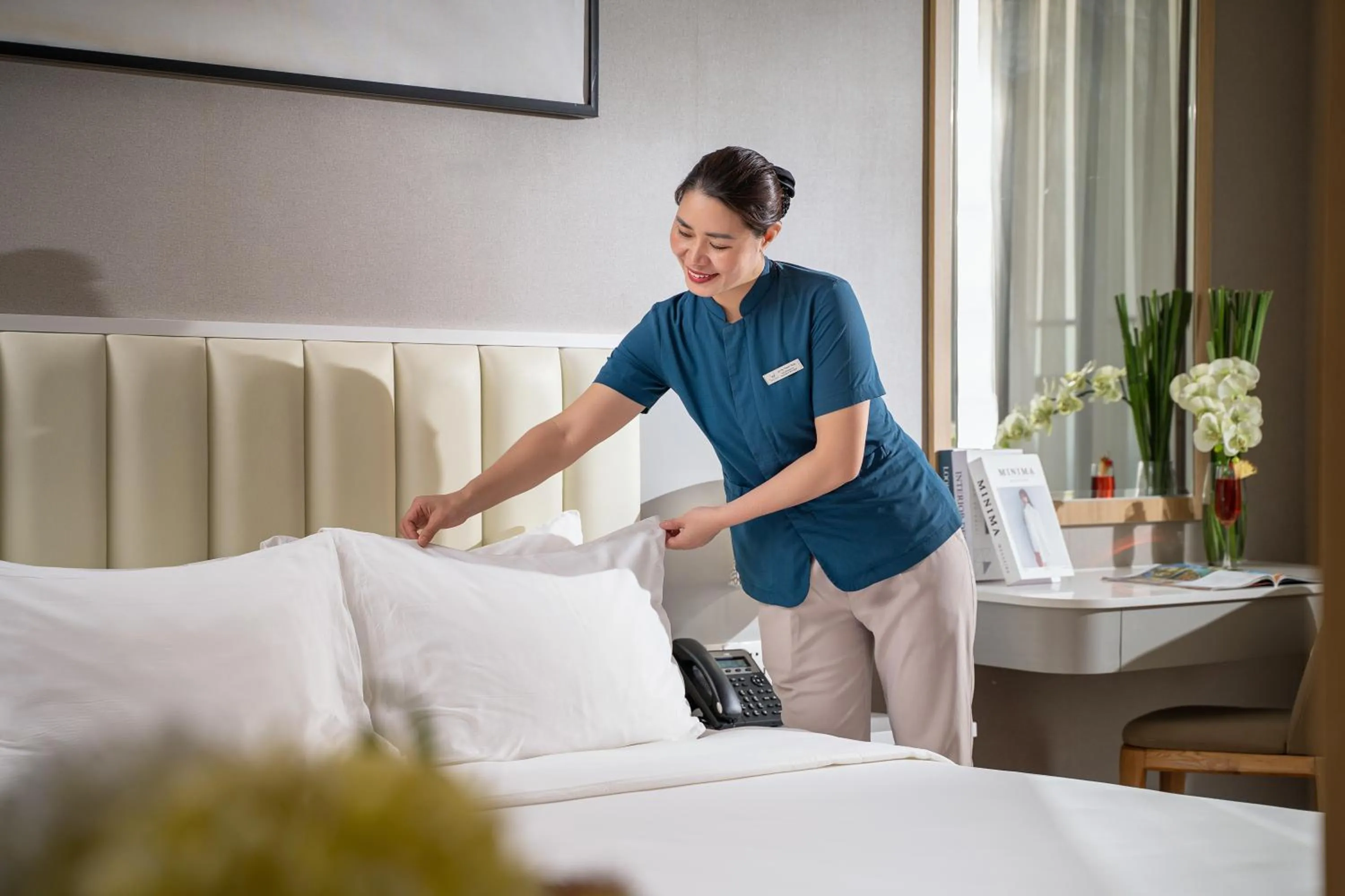 Staff, Bed in DeLaSea Ha Long Hotel - Modern Bayview Escape