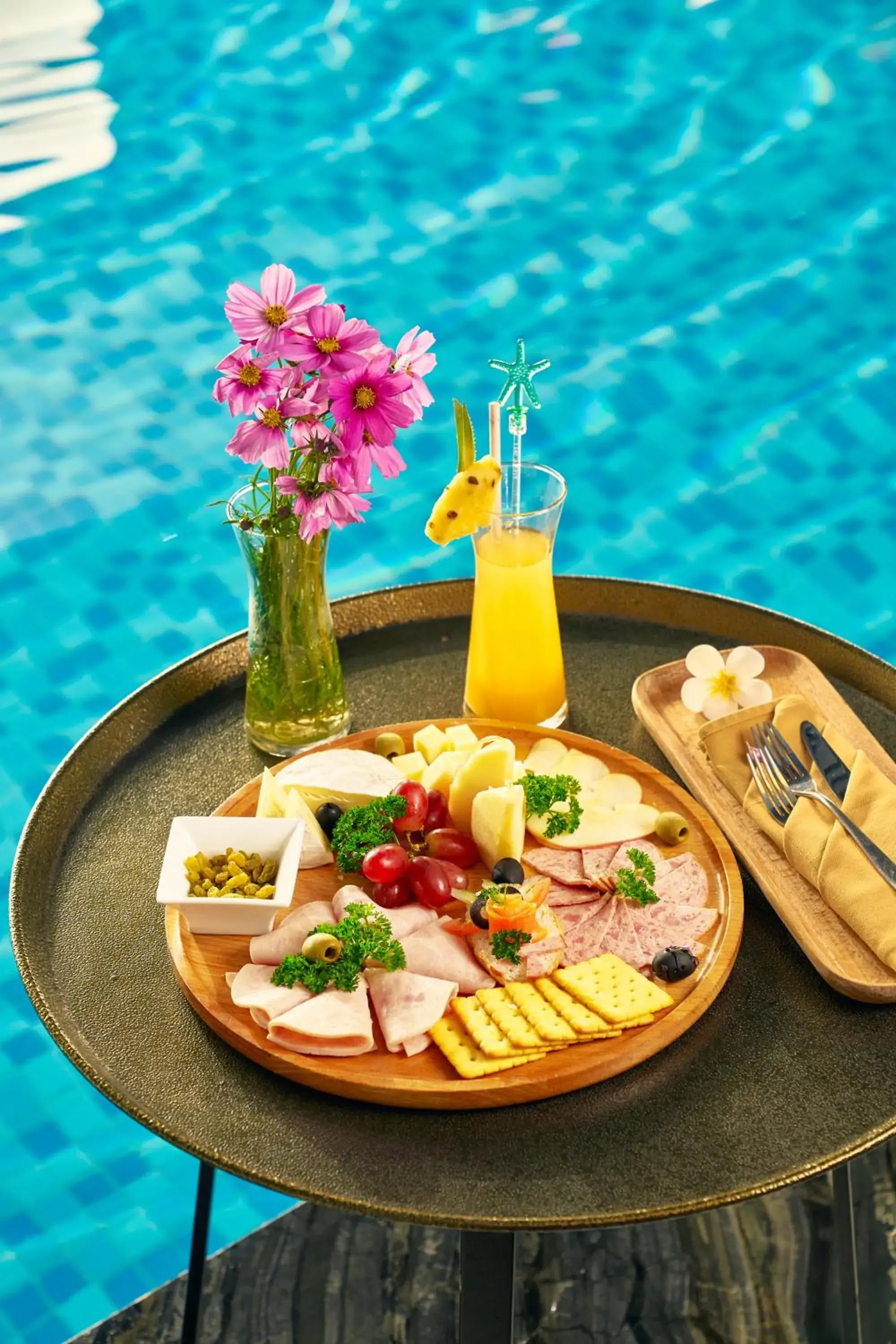 Food and drinks in DeLaSea Ha Long Hotel - Modern Bayview Escape Food and drinks in DeLaSea Ha Long Hotel - Modern Bayview Escape