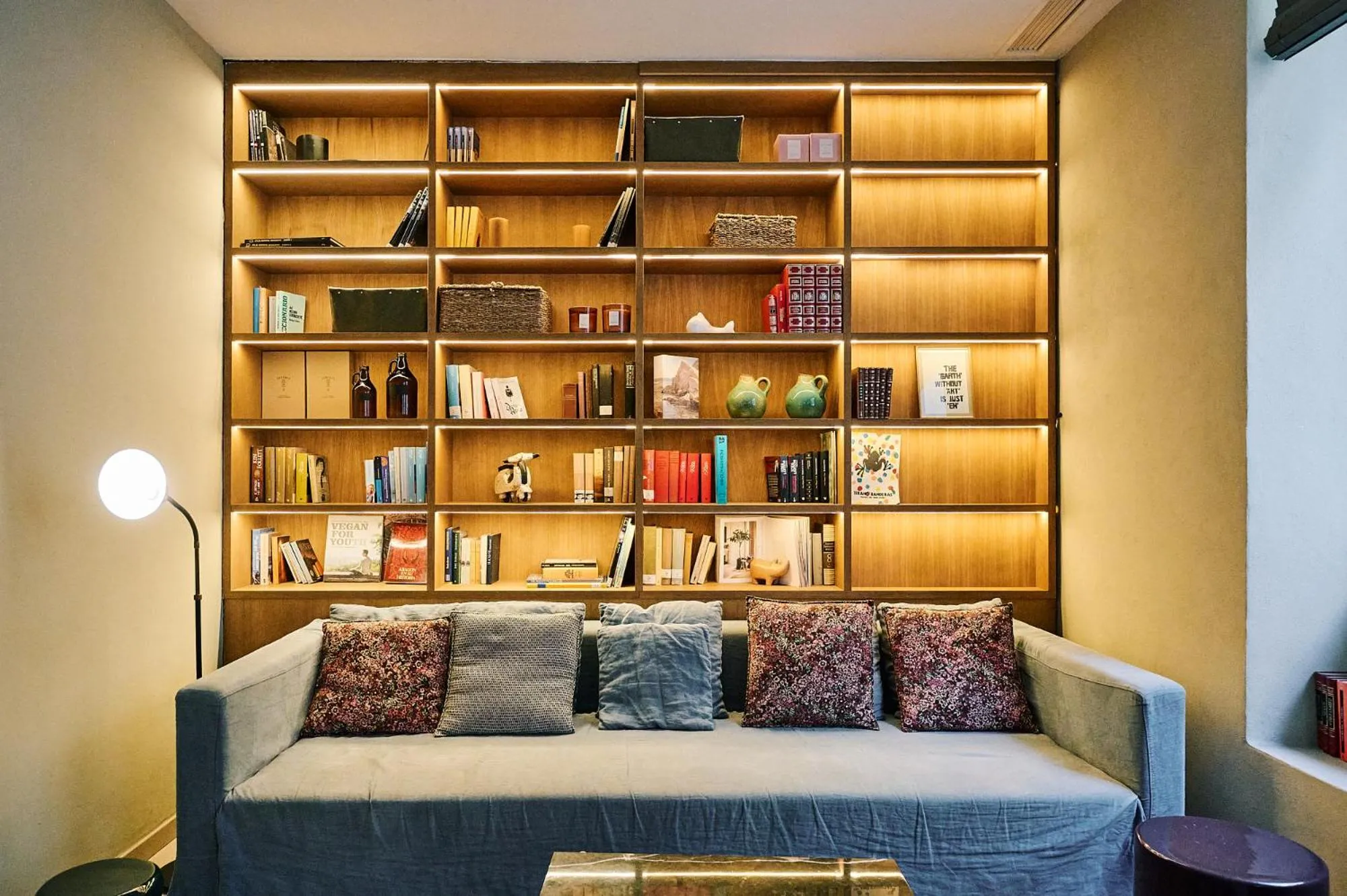 Library in TOC Hostel Malaga