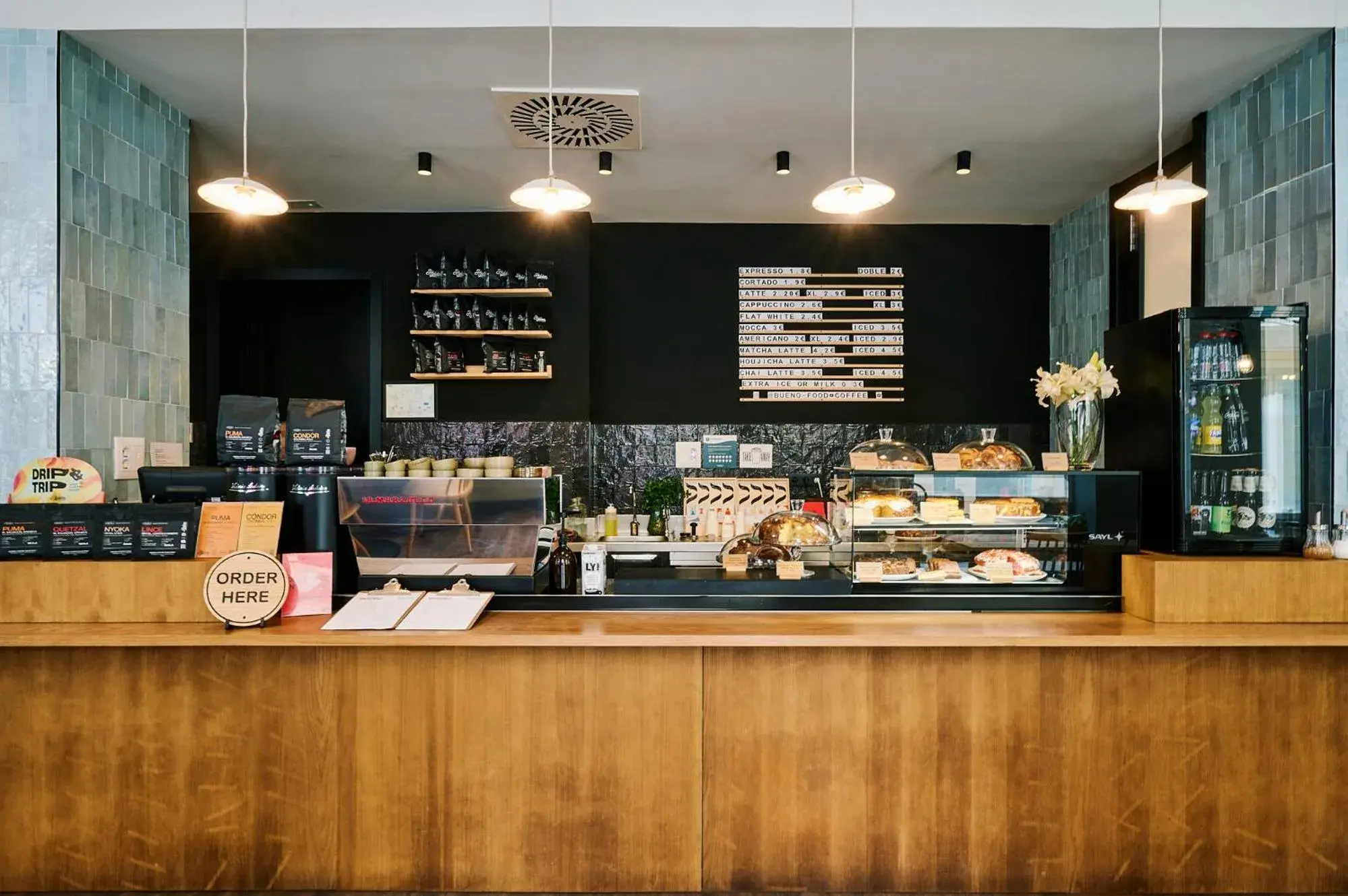 Restaurant/places to eat in TOC Hostel Malaga Restaurant/places to eat in TOC Hostel Malaga