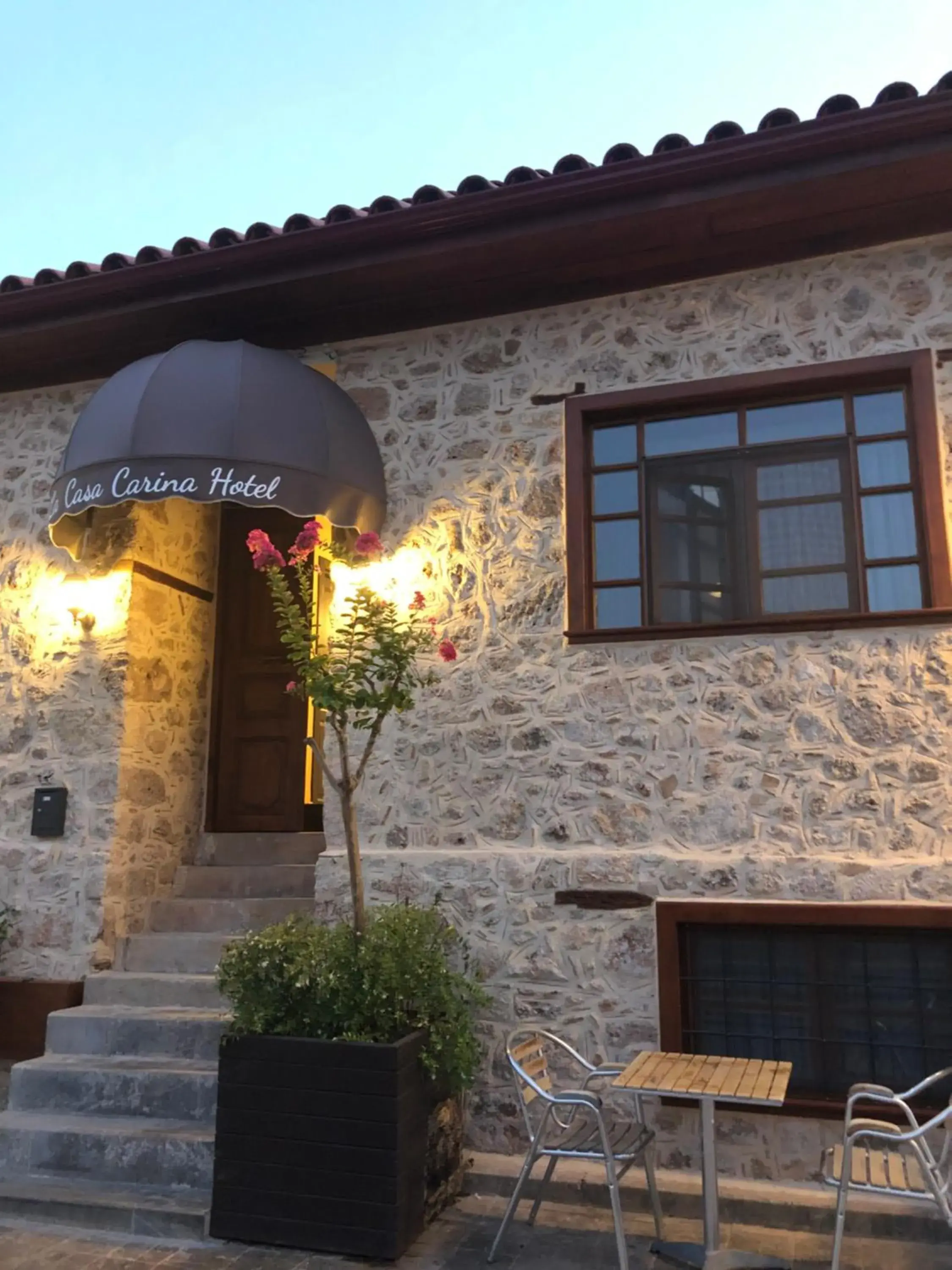 Facade/entrance in La Casa Carina Facade/entrance in La Casa Carina