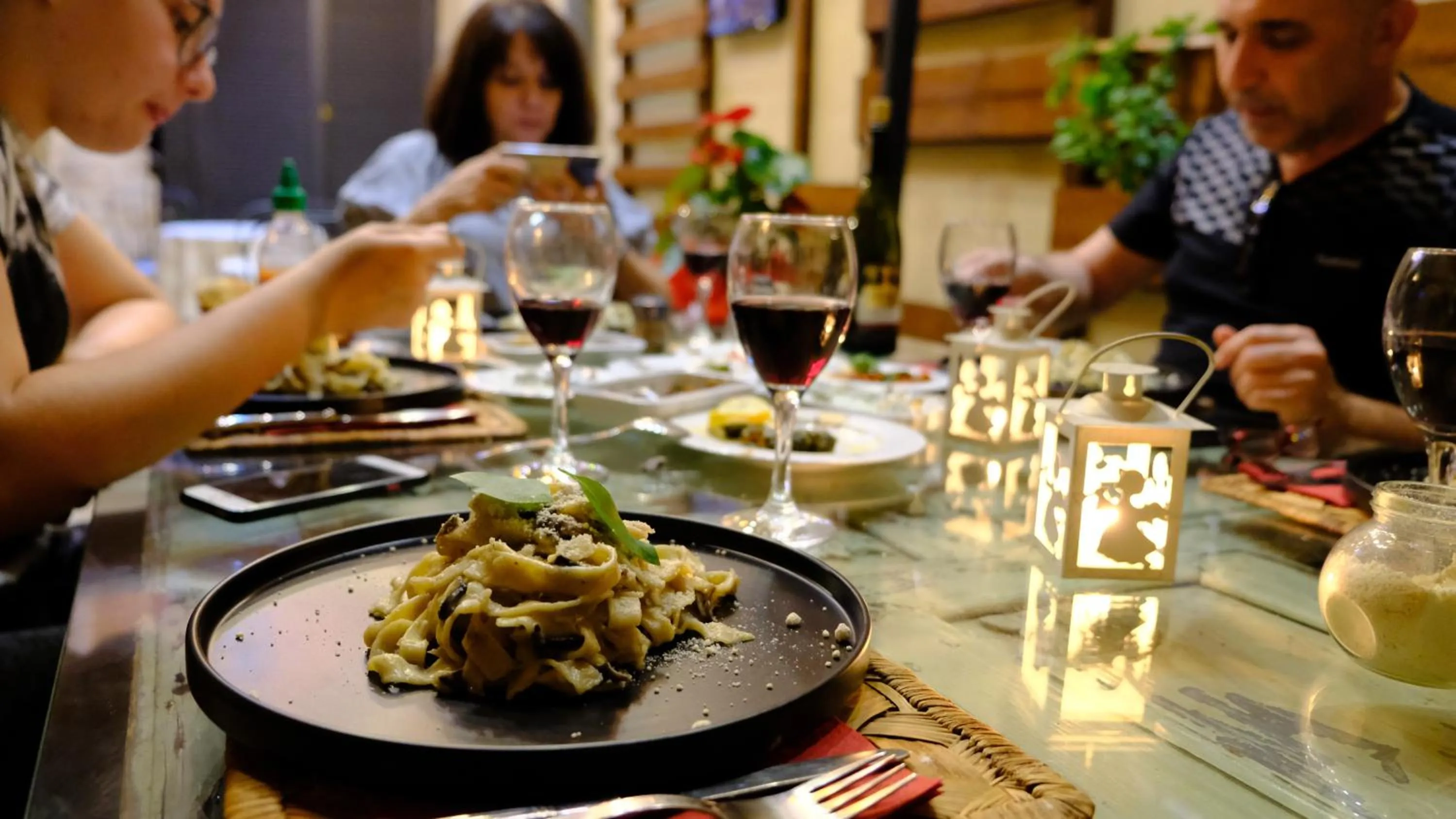 Restaurant/places to eat in La Casa Carina