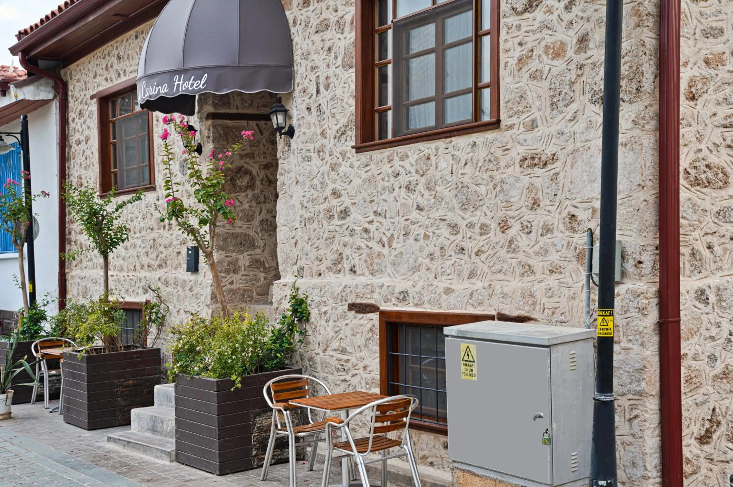 Facade/entrance in La Casa Carina