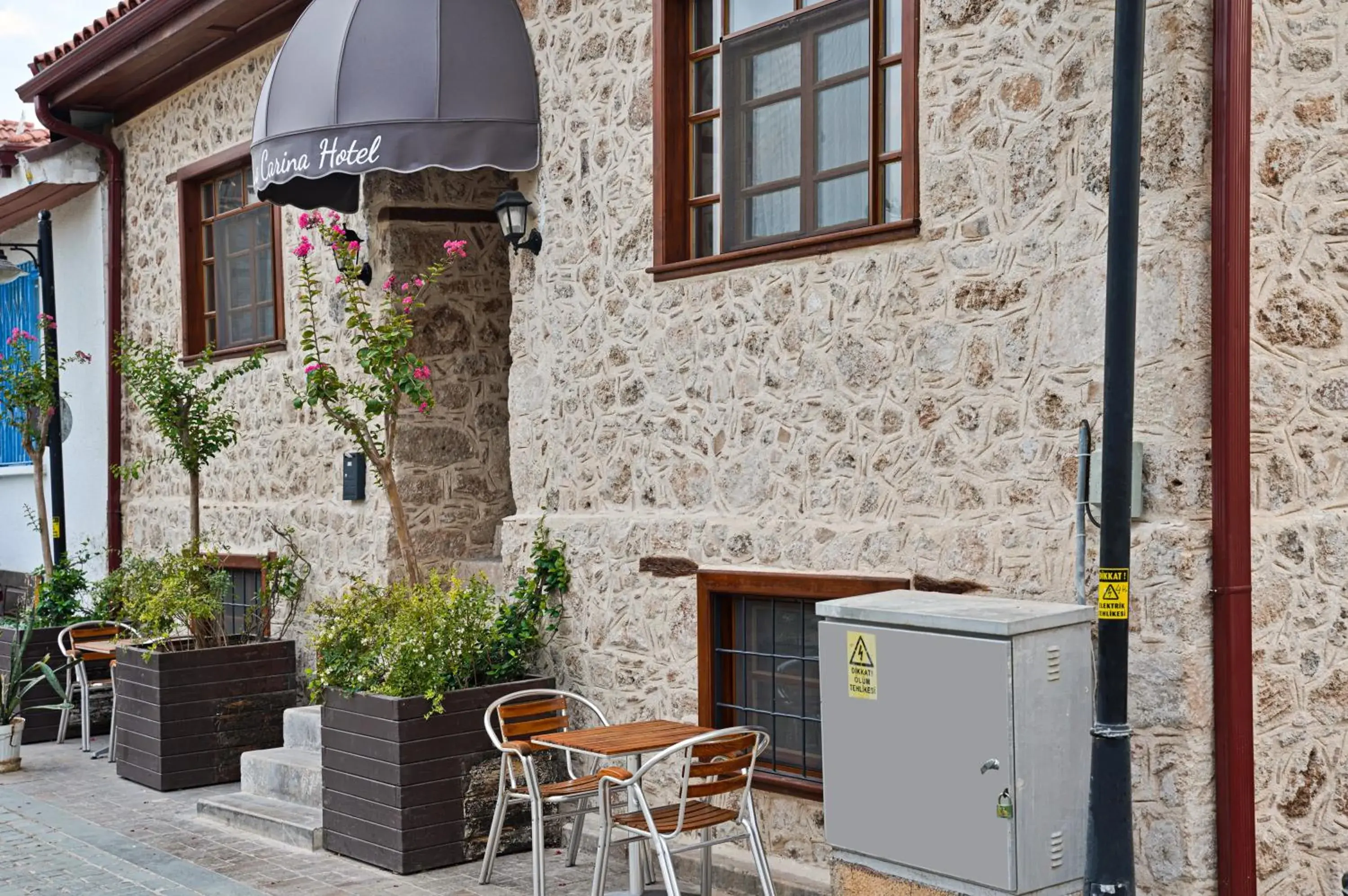 Facade/entrance in La Casa Carina Facade/entrance in La Casa Carina