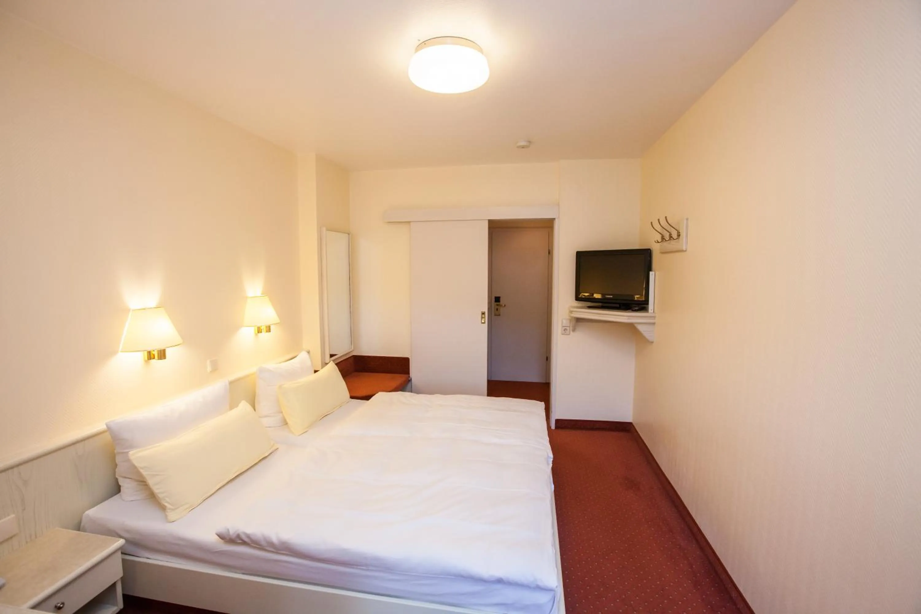 Photo of the whole room, Bed in Hotel Garni Günther