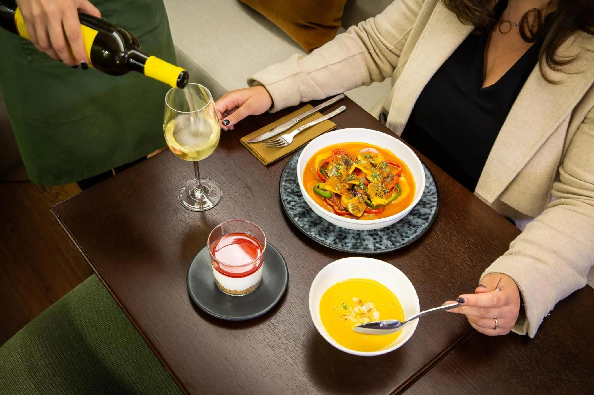 Food and drinks in Gallery Townhouse & Home