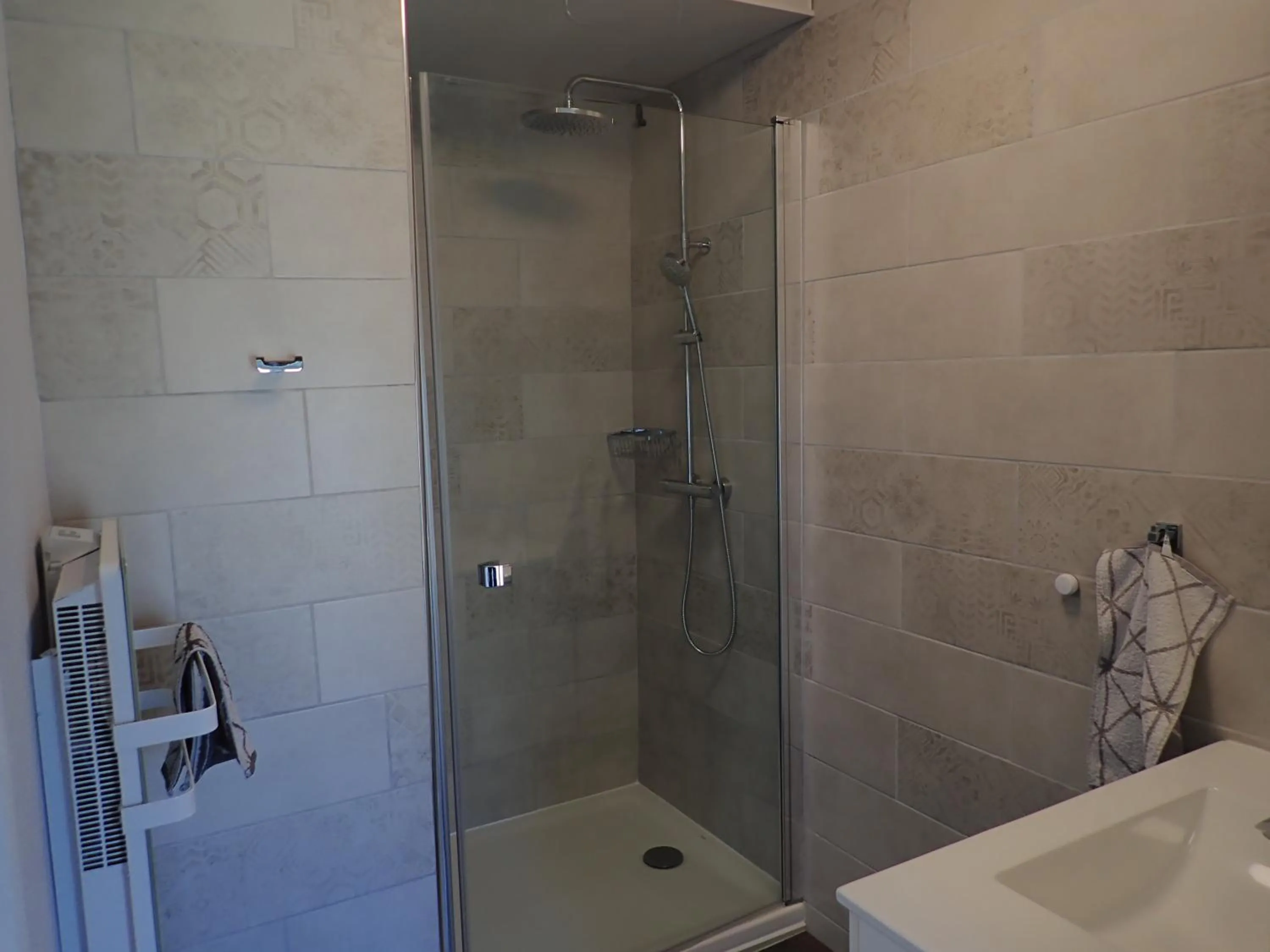 Bathroom in La Miramboise, chambres et table d hôtes