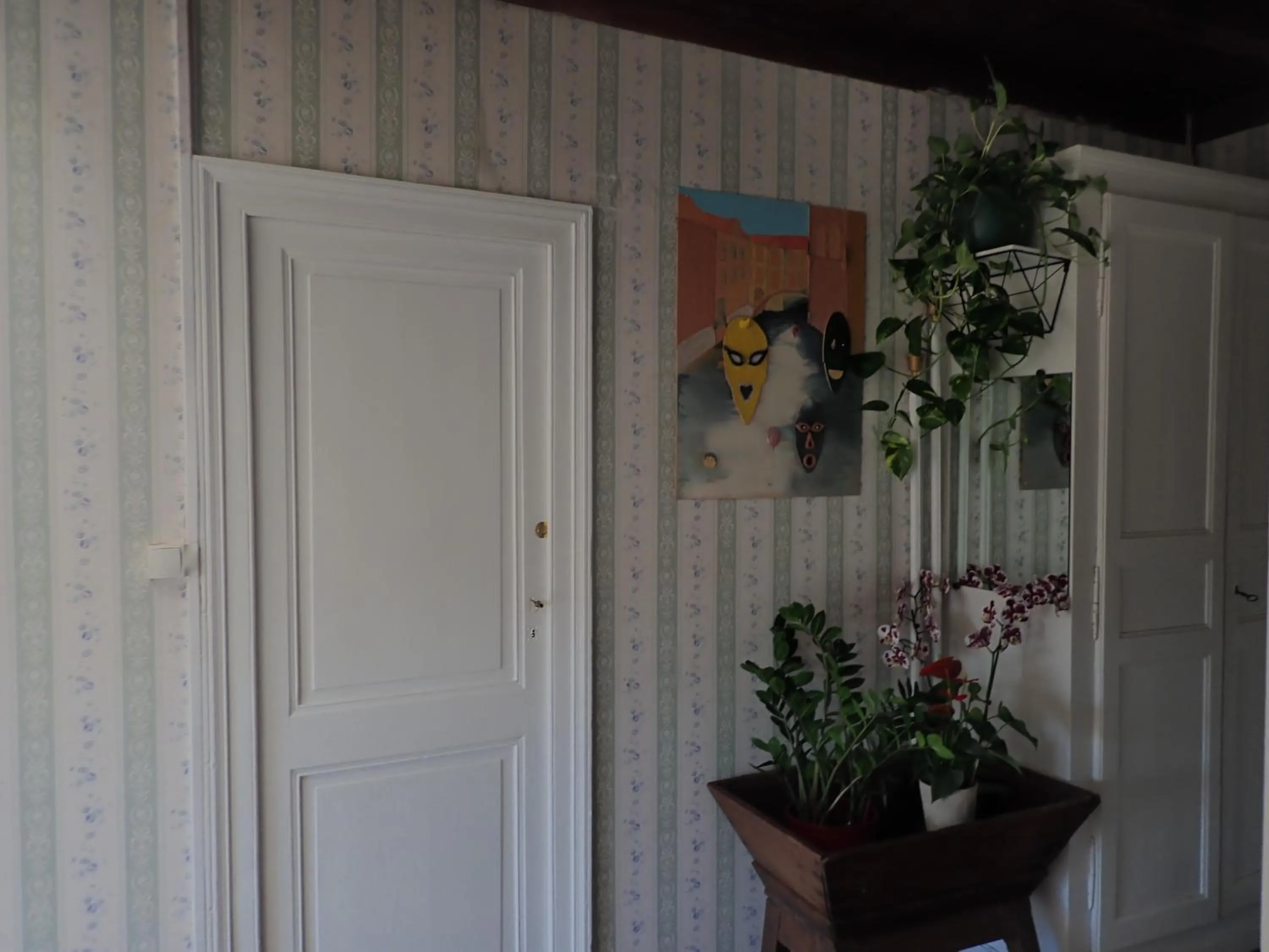 Decorative detail in La Miramboise, chambres et table d hôtes