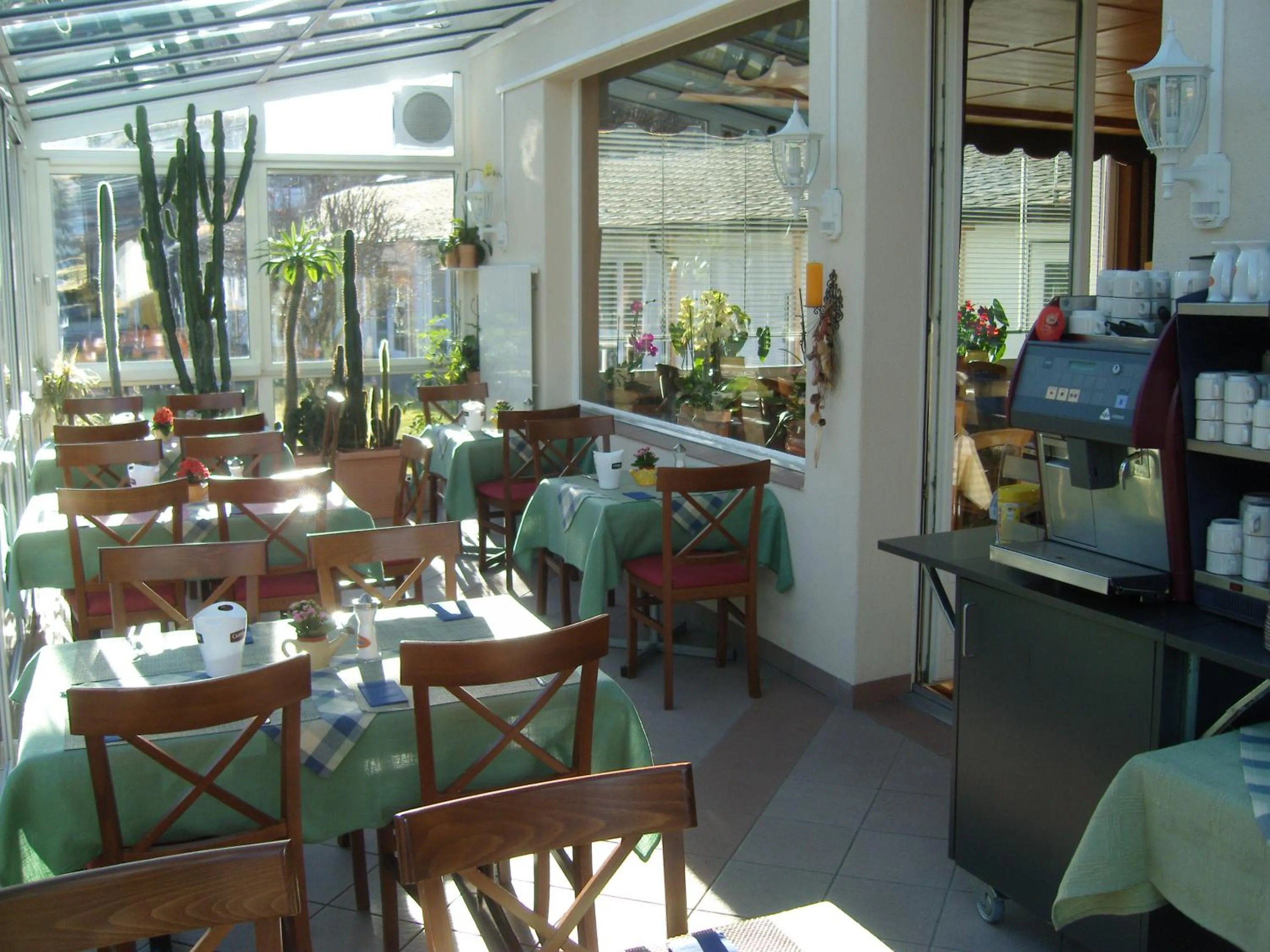 Restaurant/places to eat in Vista Resort Hotel