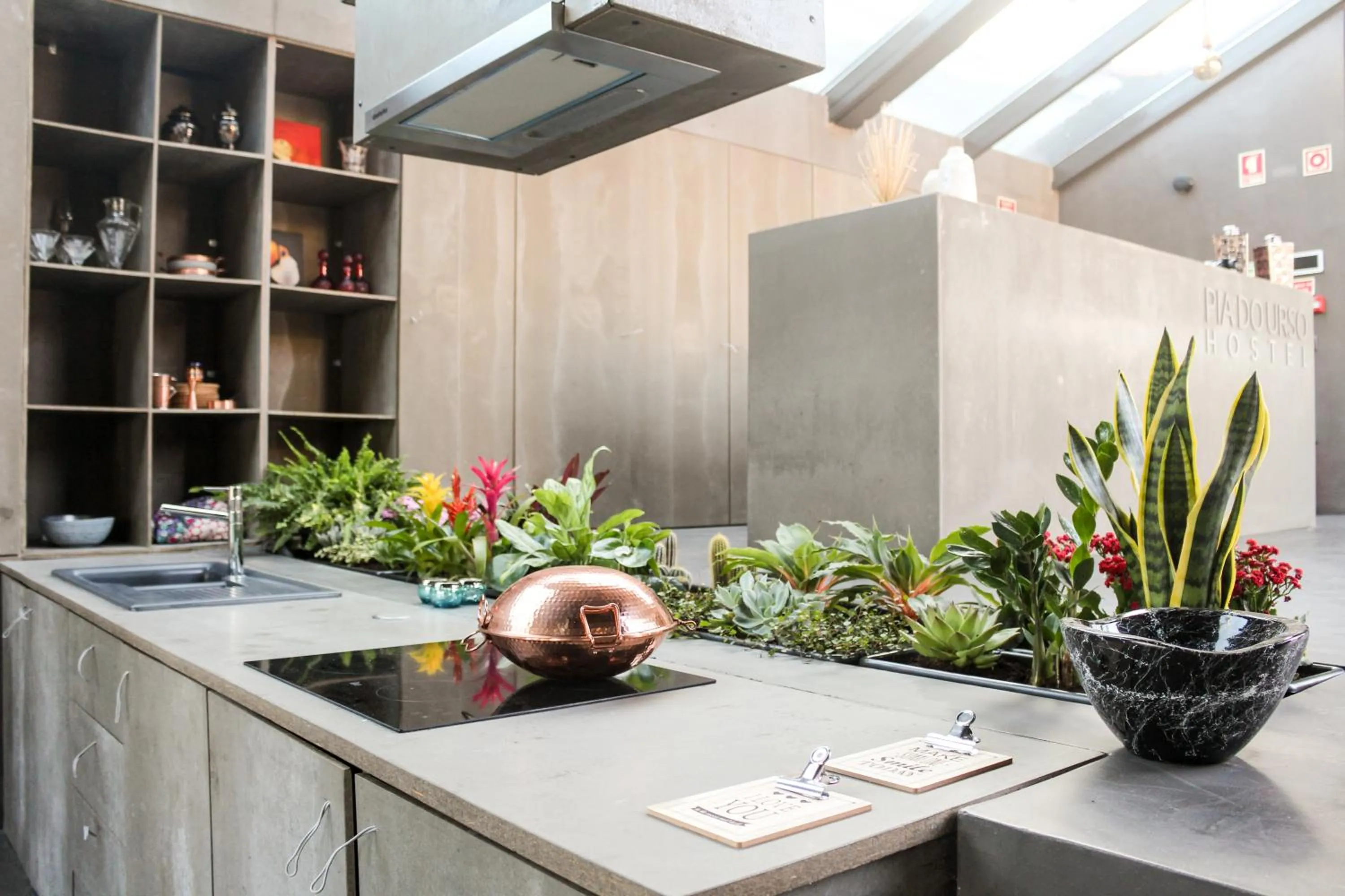 Kitchen or kitchenette in Hostel Pia do Urso