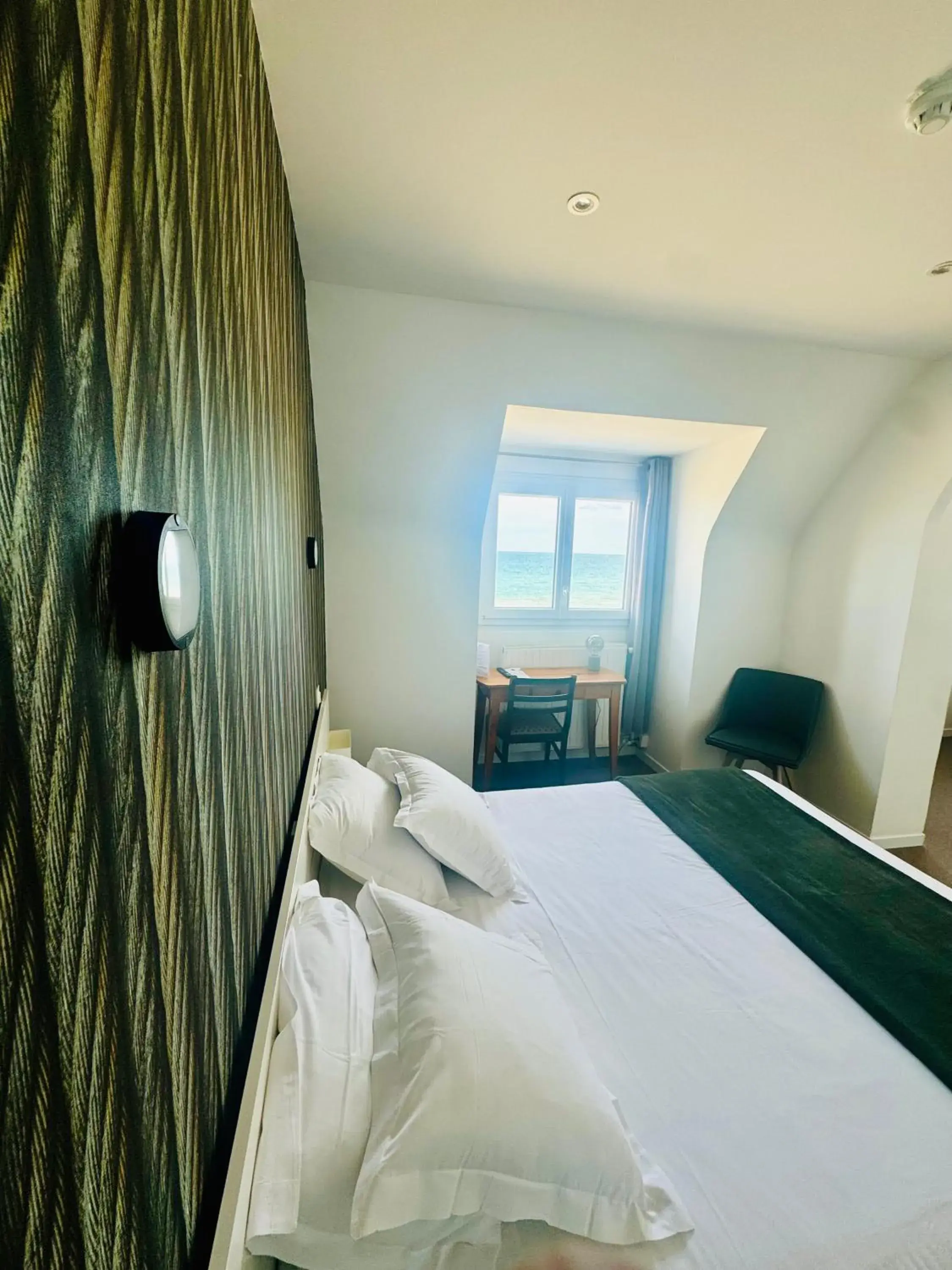 Family Room with Sea View in Le Clos Normand Family Room with Sea View in Le Clos Normand