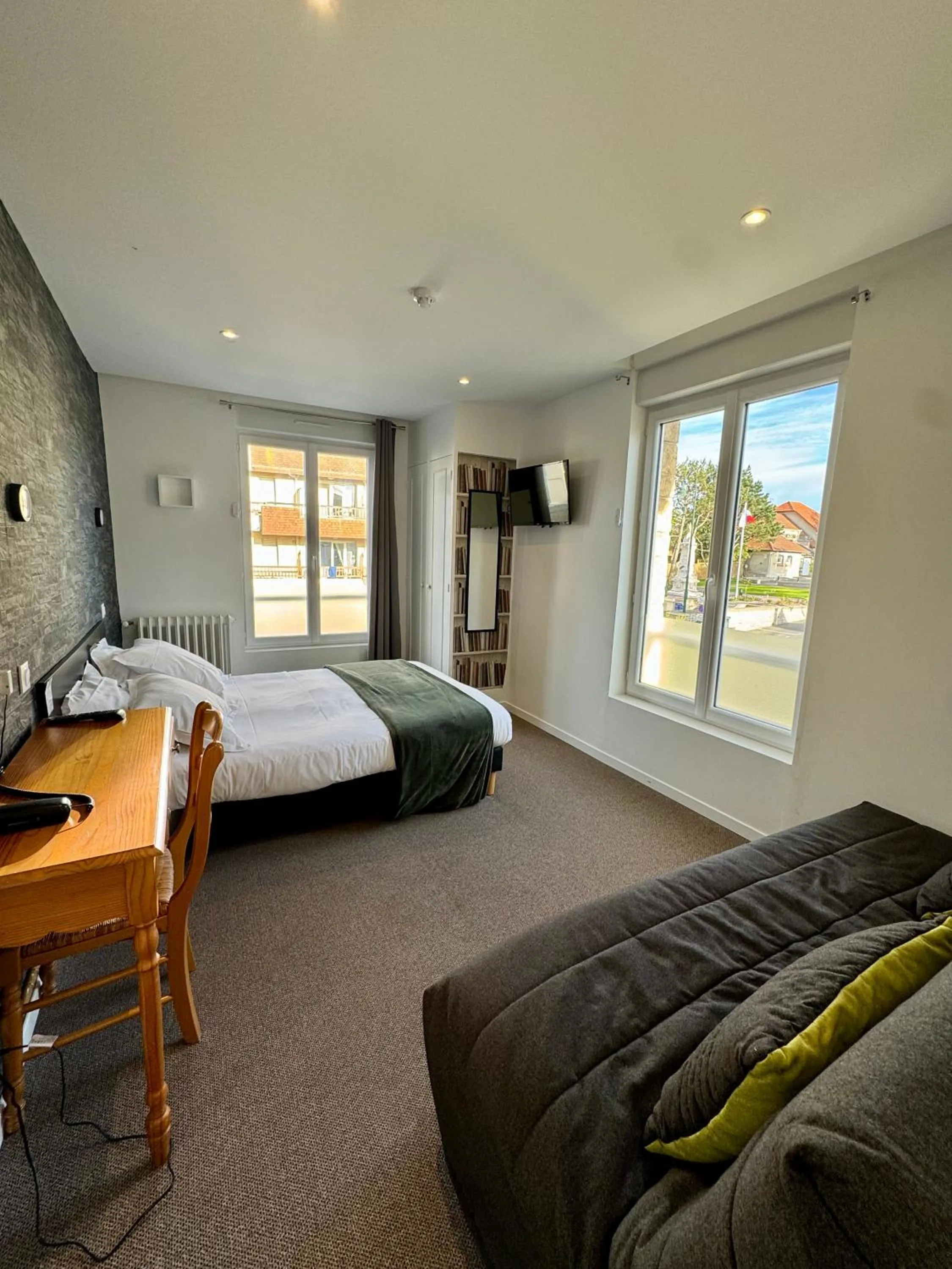 Photo of the whole room, Bed in Le Clos Normand