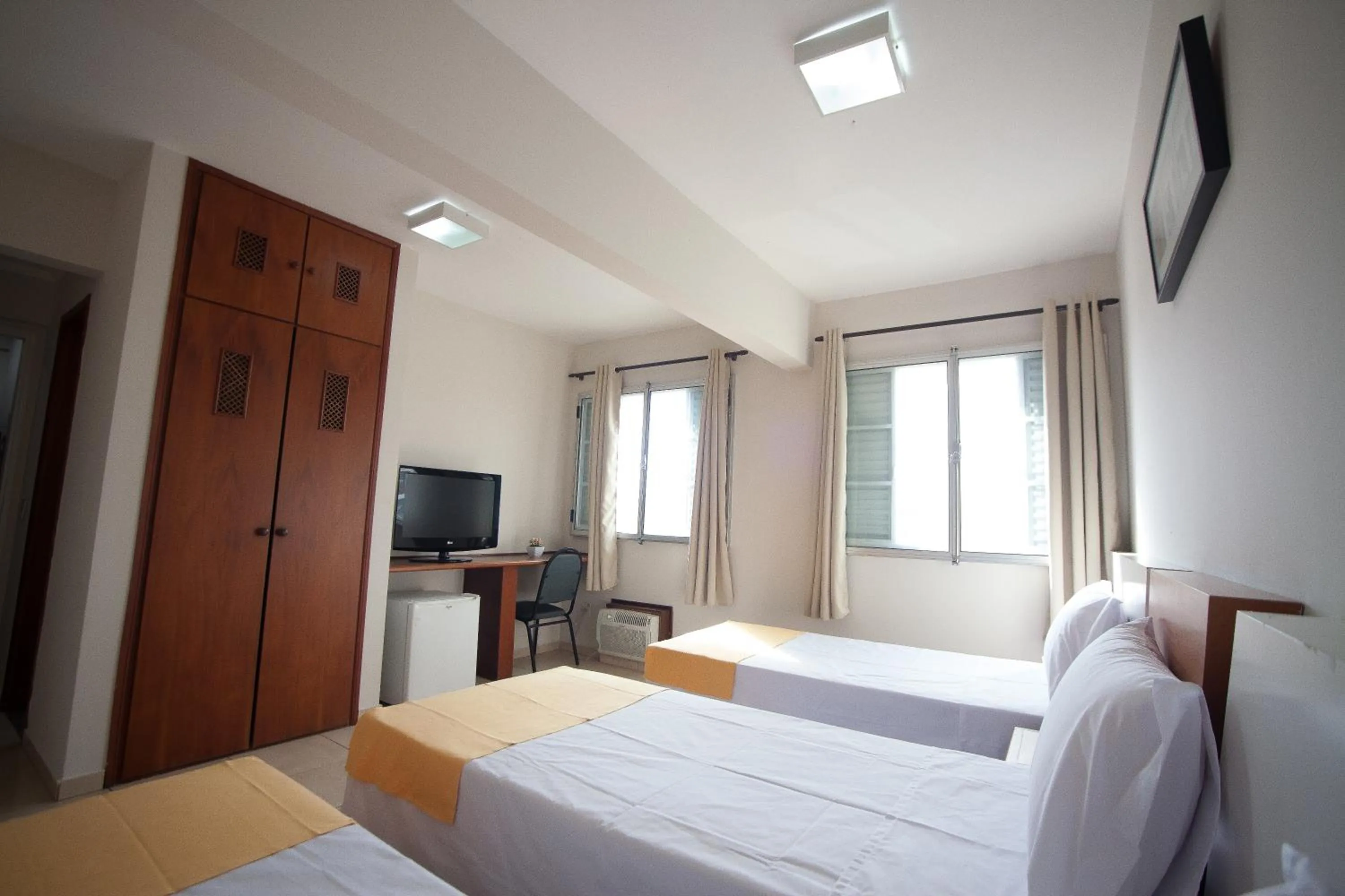 Photo of the whole room, Bed in Láparos Hotel