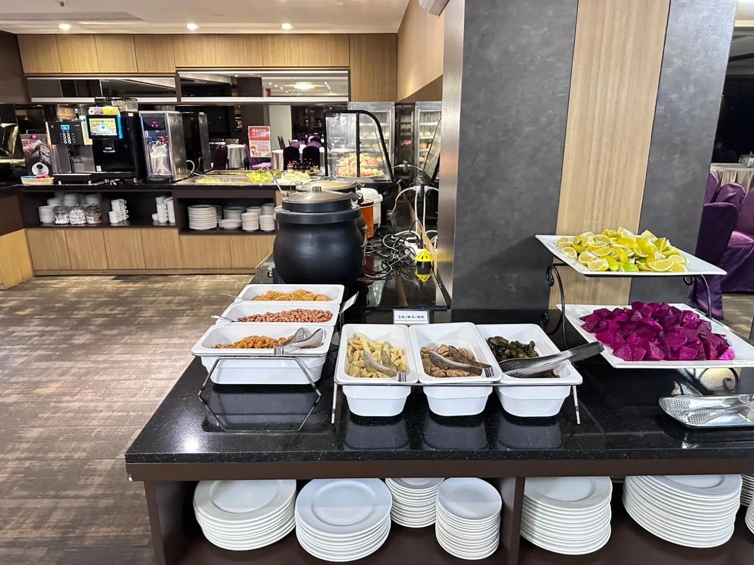 Breakfast in Grand Earl Hotel