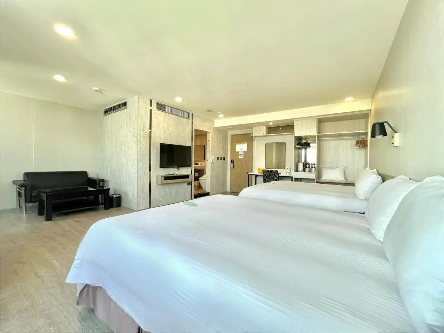 Bed in Grand Earl Hotel Bed in Grand Earl Hotel