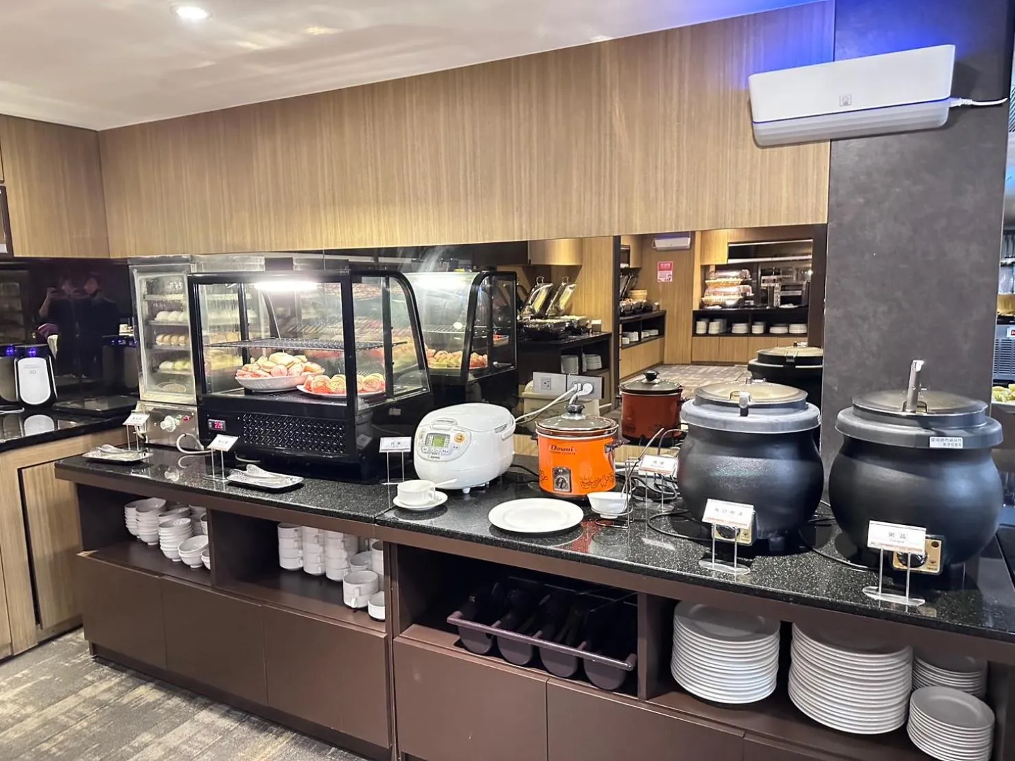 Breakfast in Grand Earl Hotel