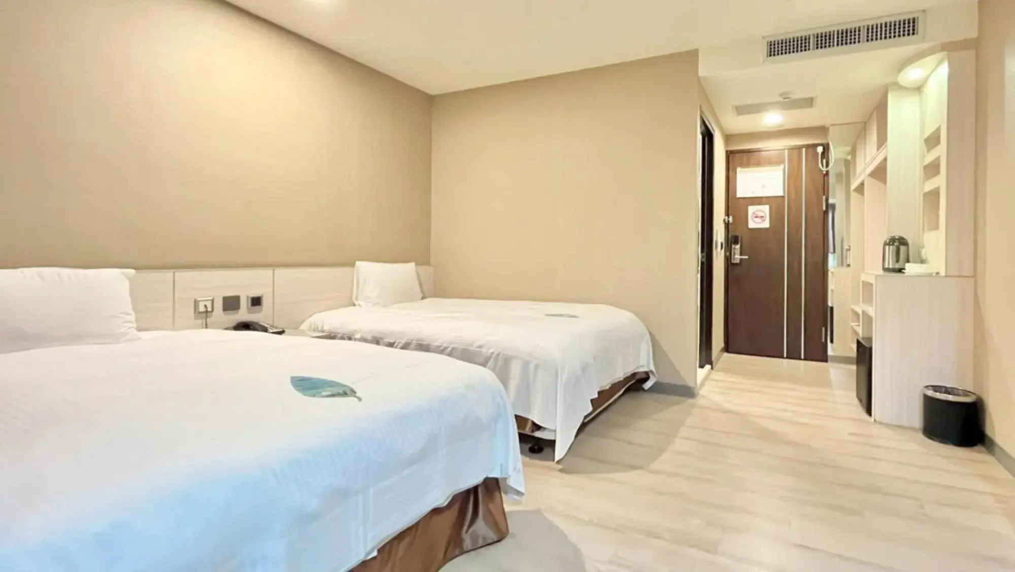 Bed in Grand Earl Hotel Bed in Grand Earl Hotel