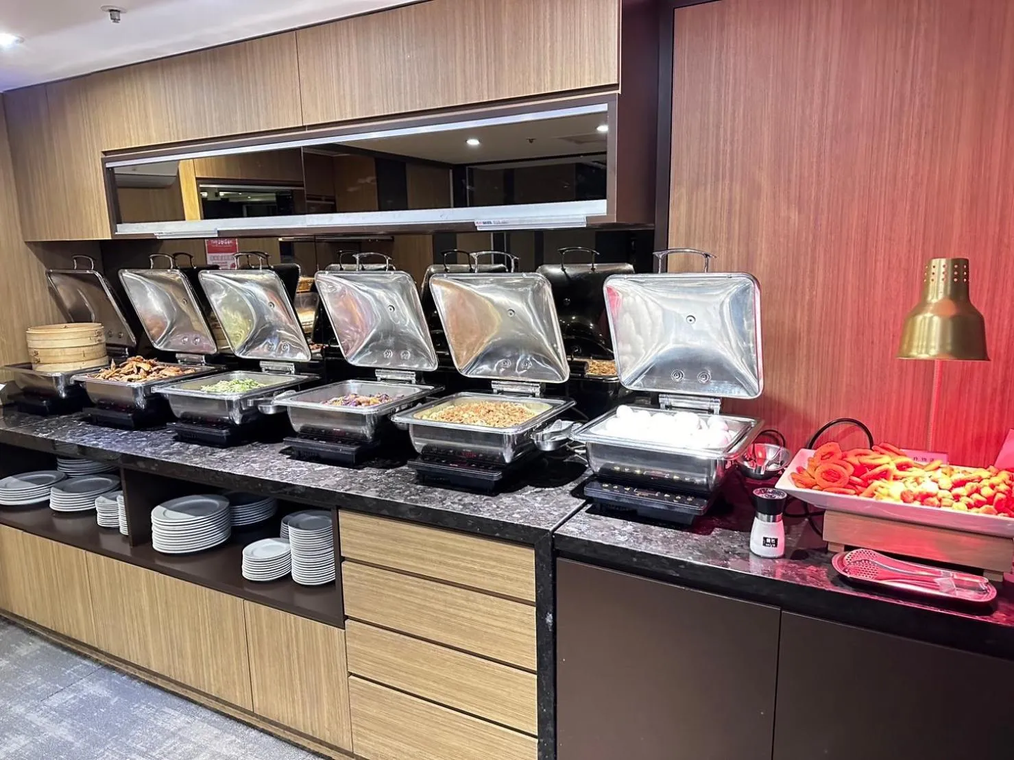 Breakfast in Grand Earl Hotel