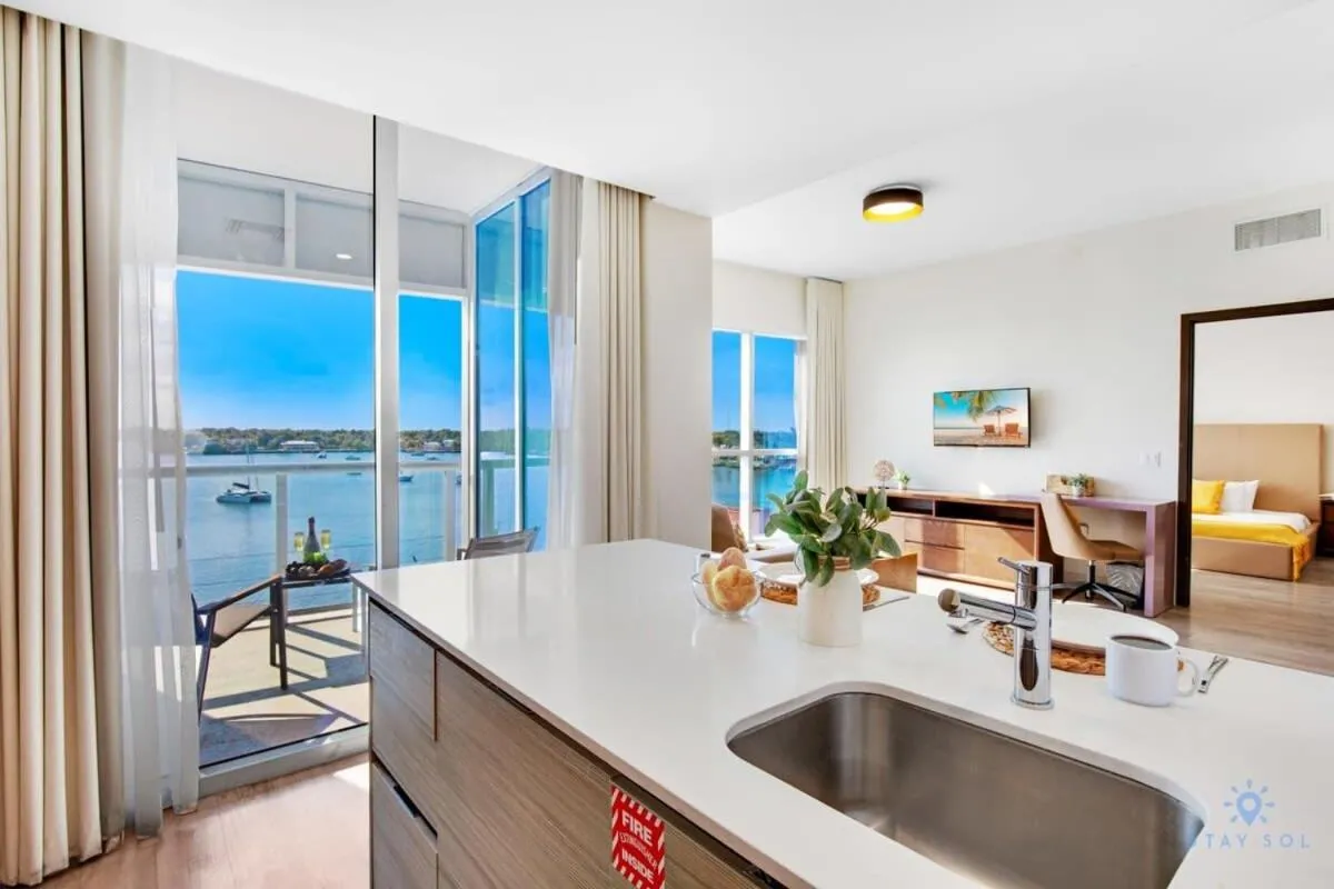 Bay View - Balcony - Amazing Pool - Hollywood Beach