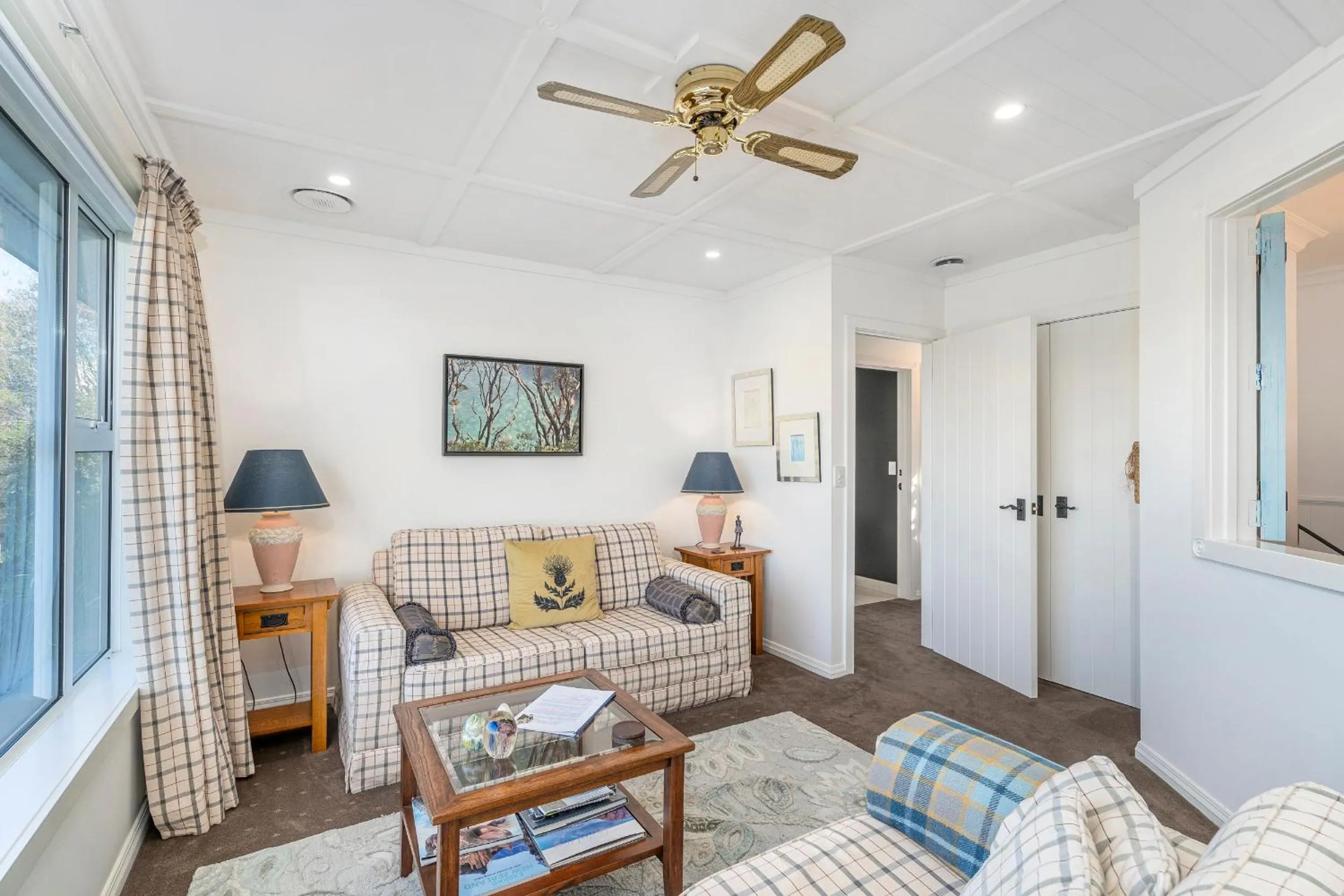 Living room in Bayview Valley Lodge Bed & Breakfast