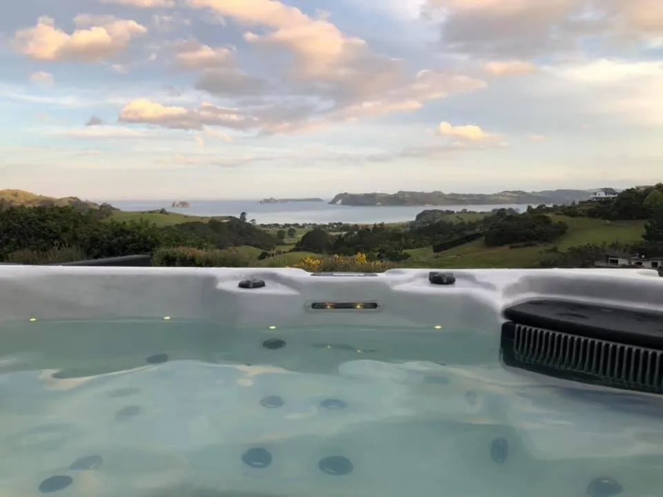 Swimming pool in Bayview Valley Lodge Bed & Breakfast