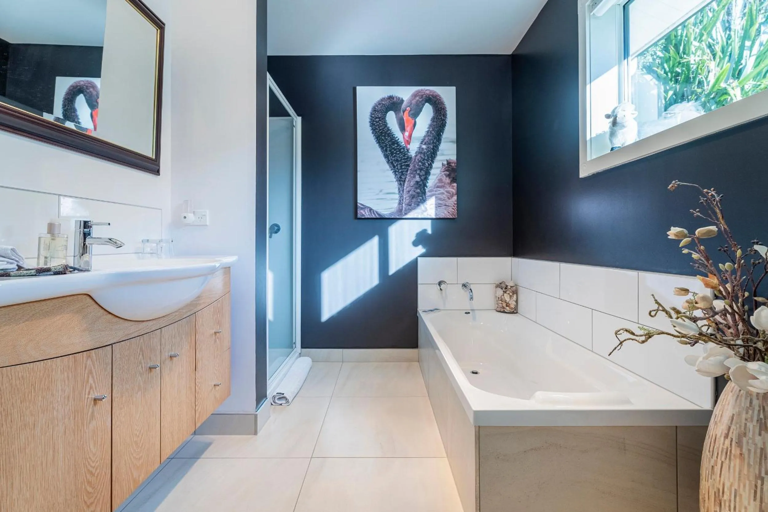 Bathroom in Bayview Valley Lodge Bed & Breakfast