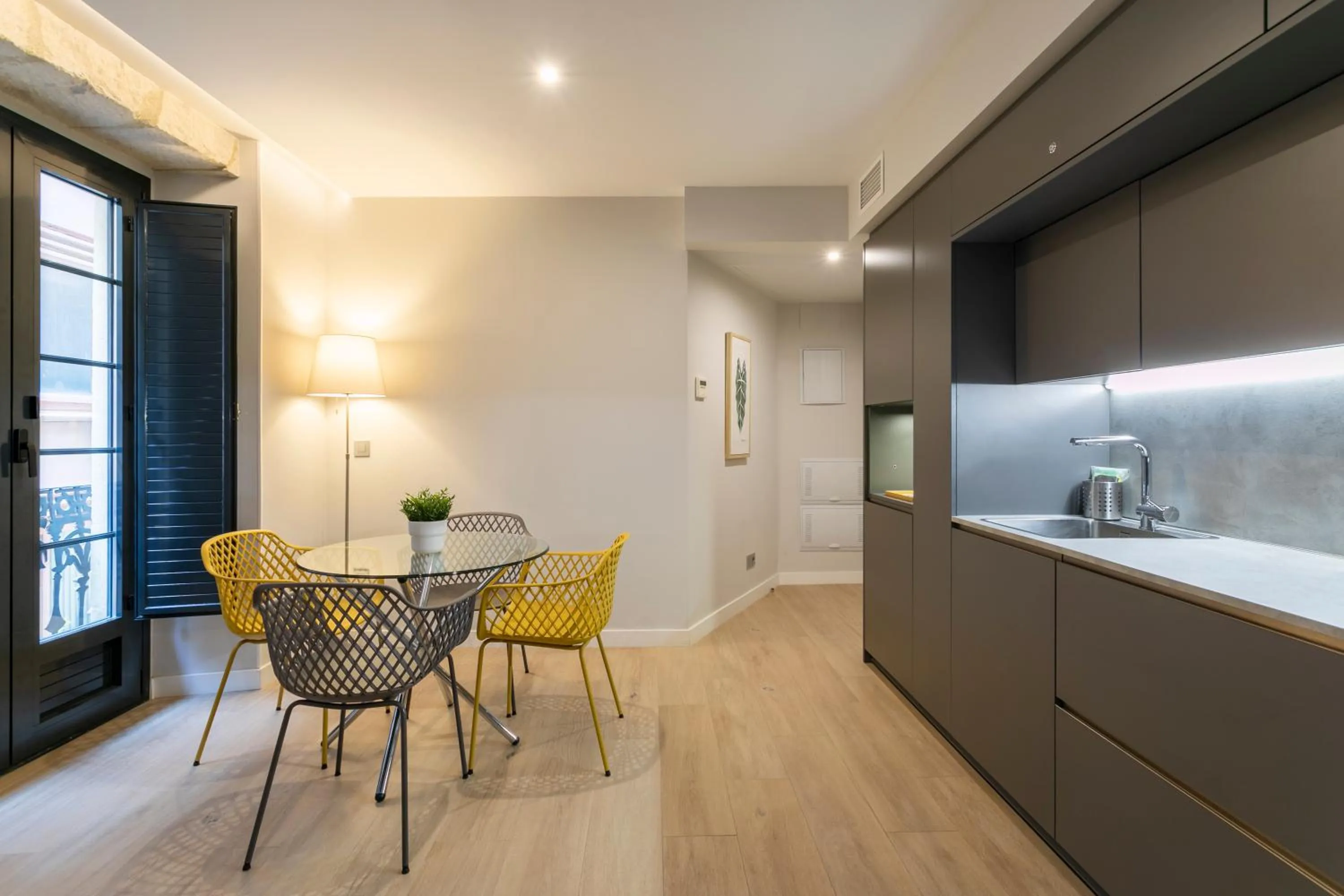 Kitchen or kitchenette in Arenal Suites Alicante