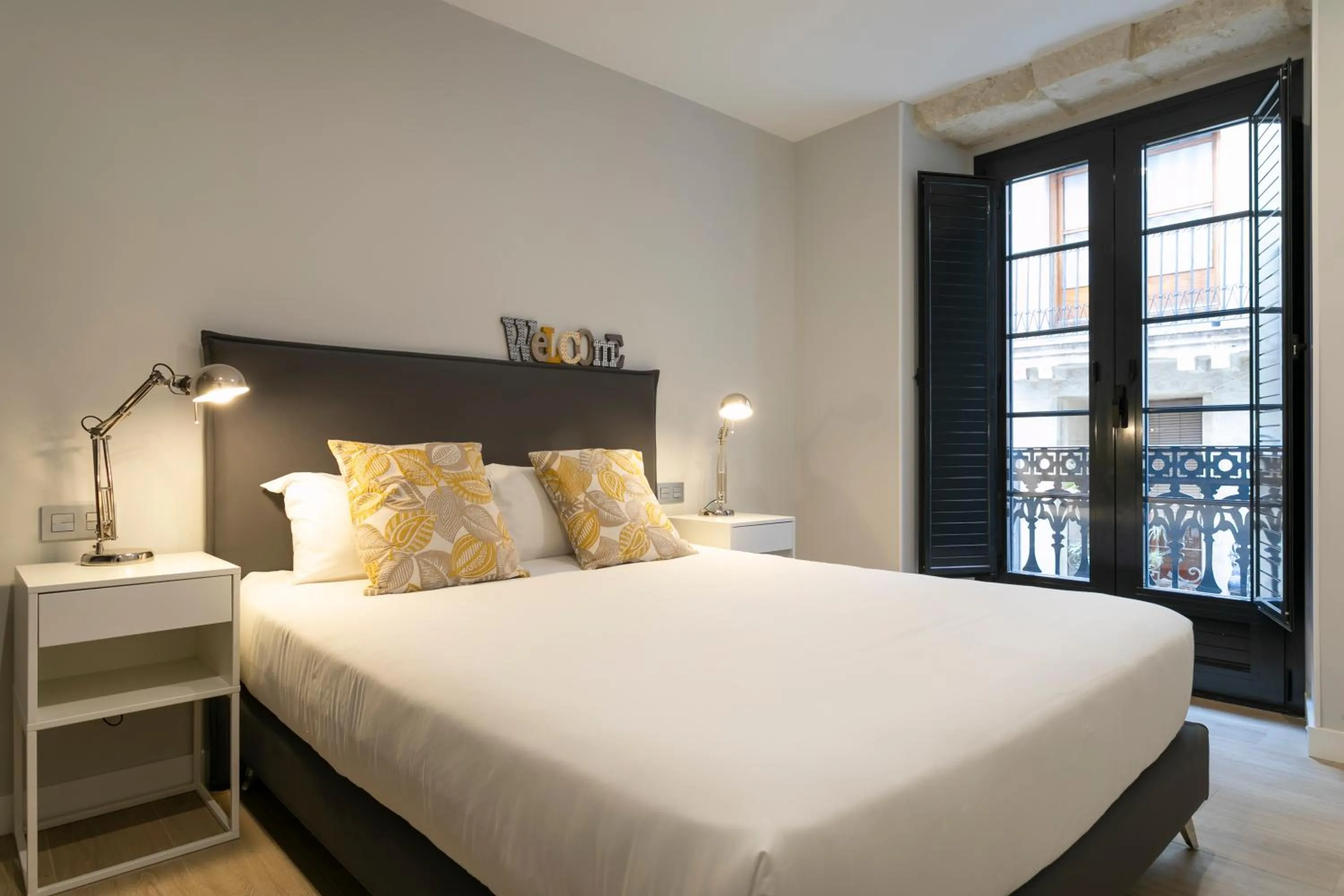 Bedroom, Bed in Arenal Suites Alicante