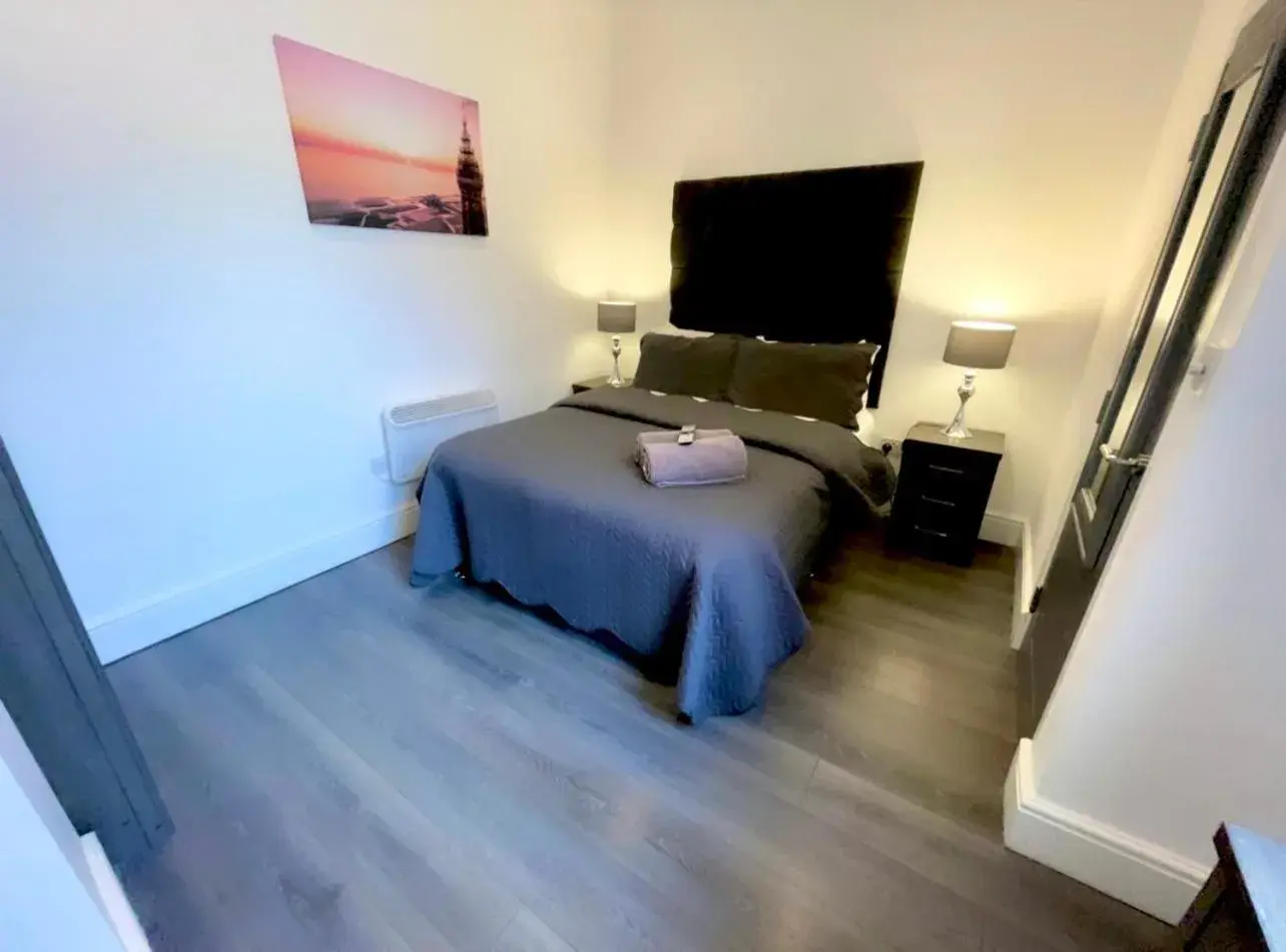 Bedroom, Bed in Albert Hottub & Jacuzzi Apartments Bedroom, Bed in Albert Hottub & Jacuzzi Apartments