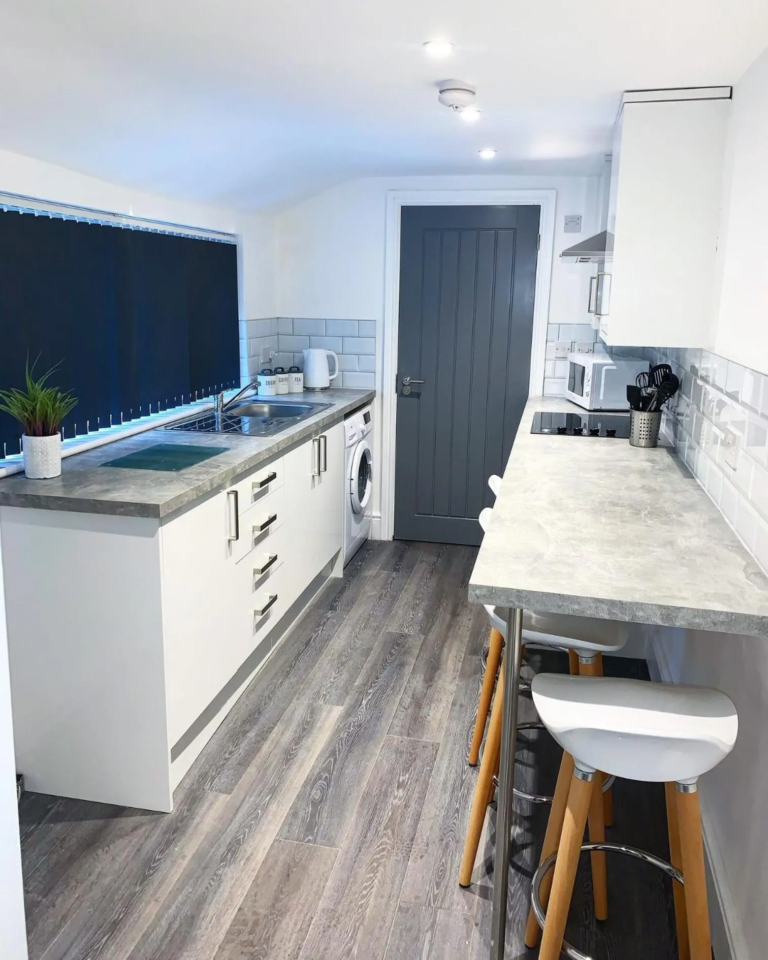 Kitchen or kitchenette in Albert Hottub & Jacuzzi Apartments