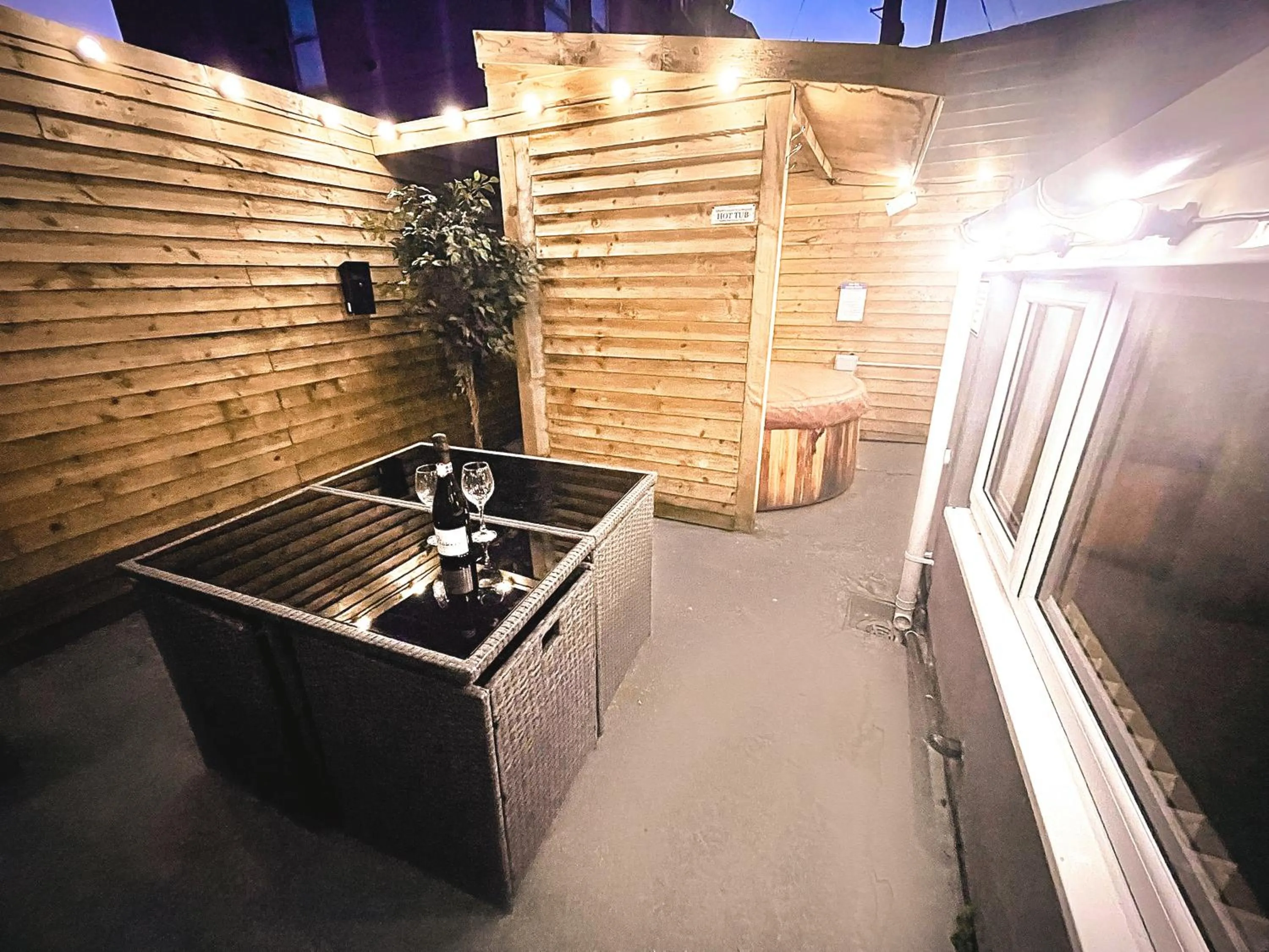 Garden in Albert Hottub & Jacuzzi Apartments