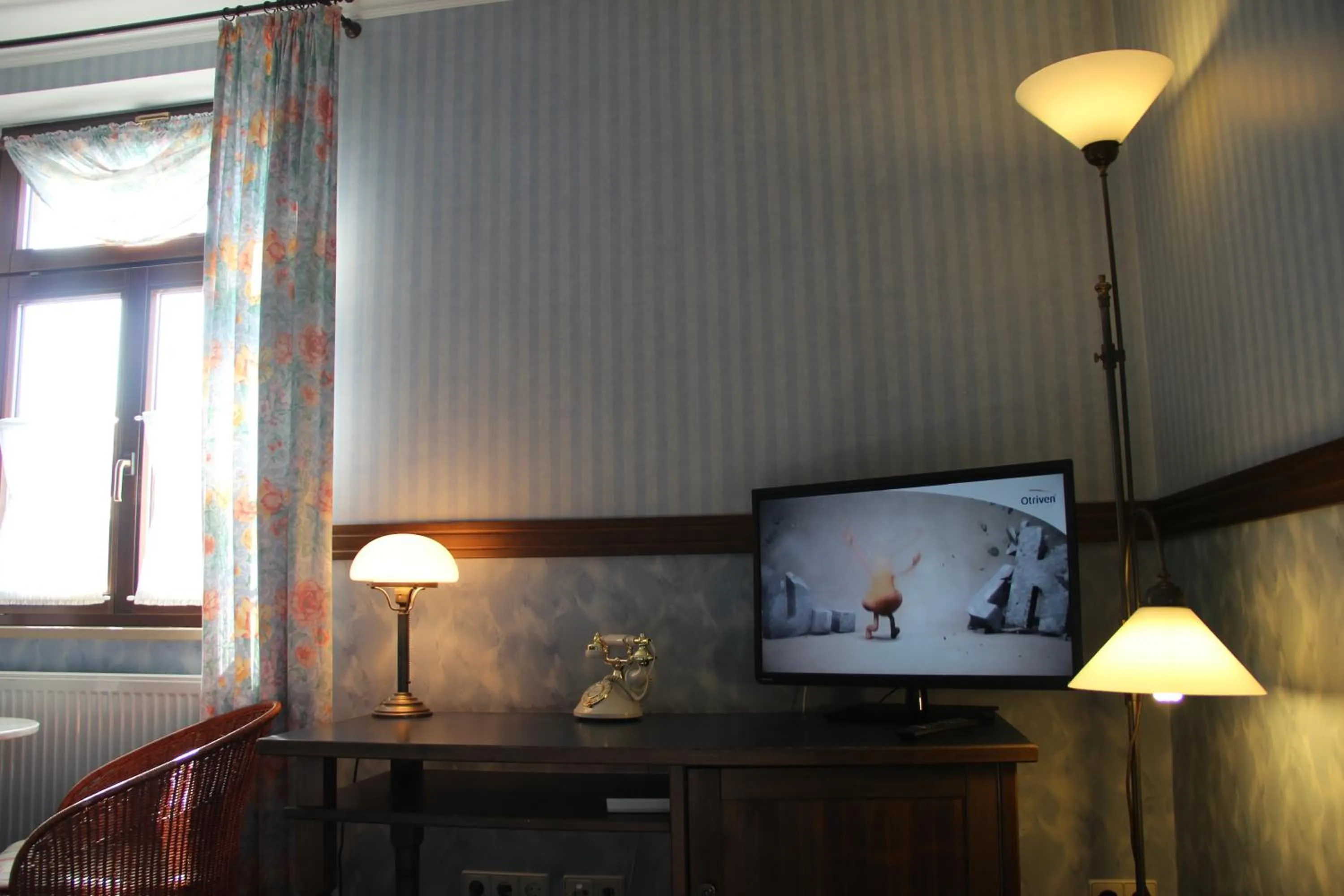 Photo of the whole room in Hotel BB Bahnhof Bertsdorf
