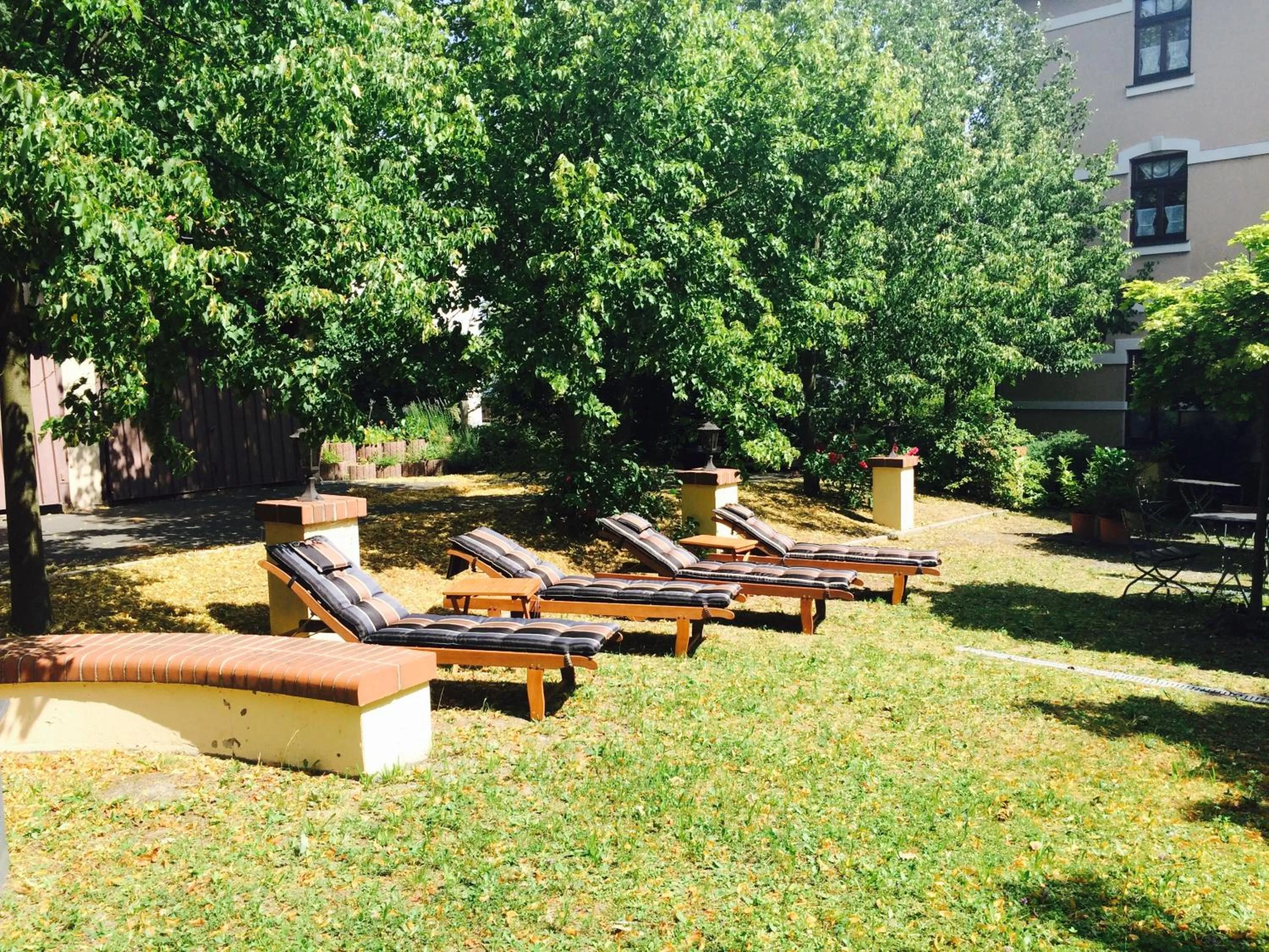 Garden in Hotel BB Bahnhof Bertsdorf