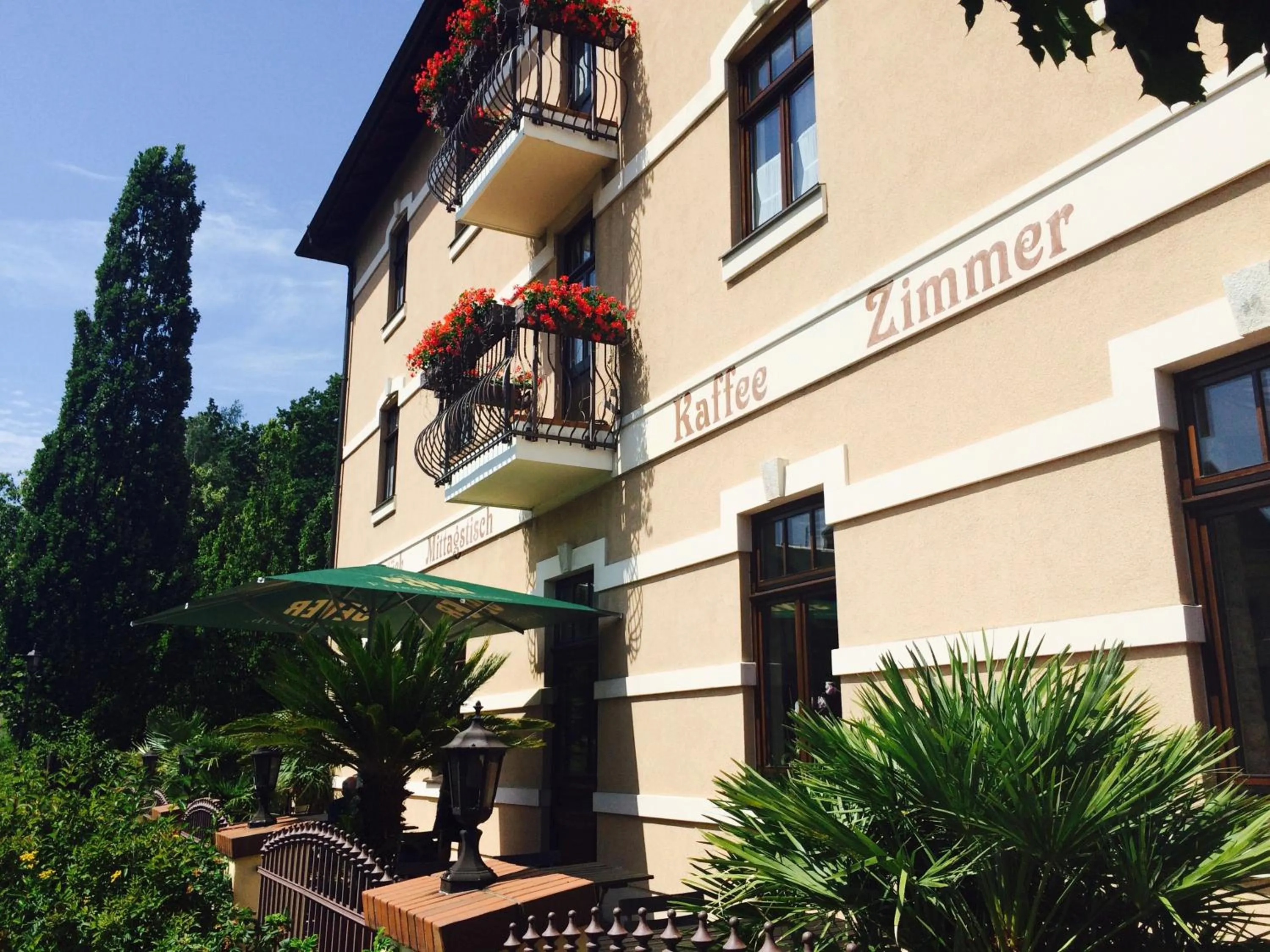 Balcony/Terrace in Hotel BB Bahnhof Bertsdorf
