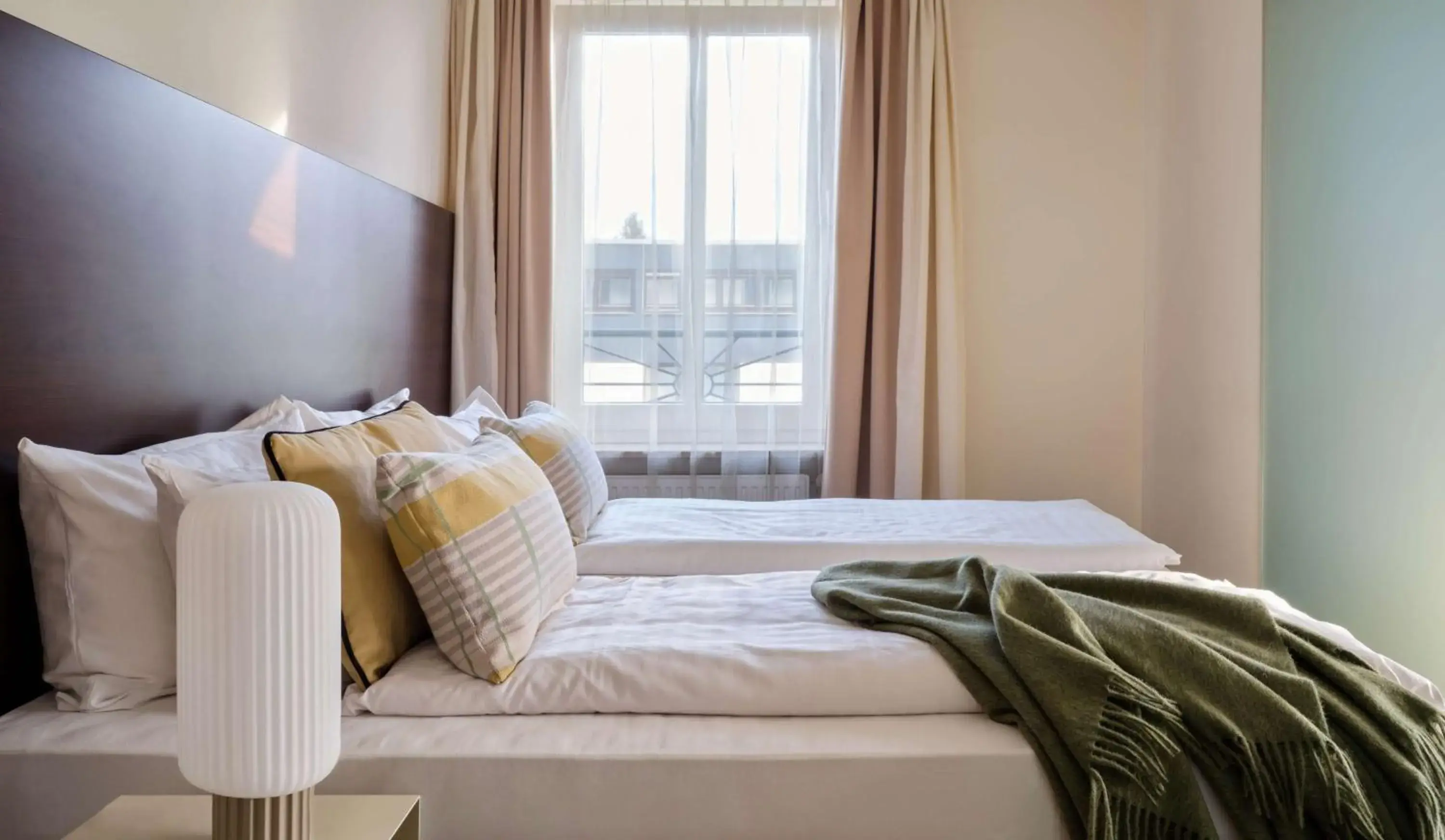 Photo of the whole room, Bed in Flemings Hotel München-Schwabing Photo of the whole room, Bed in Flemings Hotel München-Schwabing