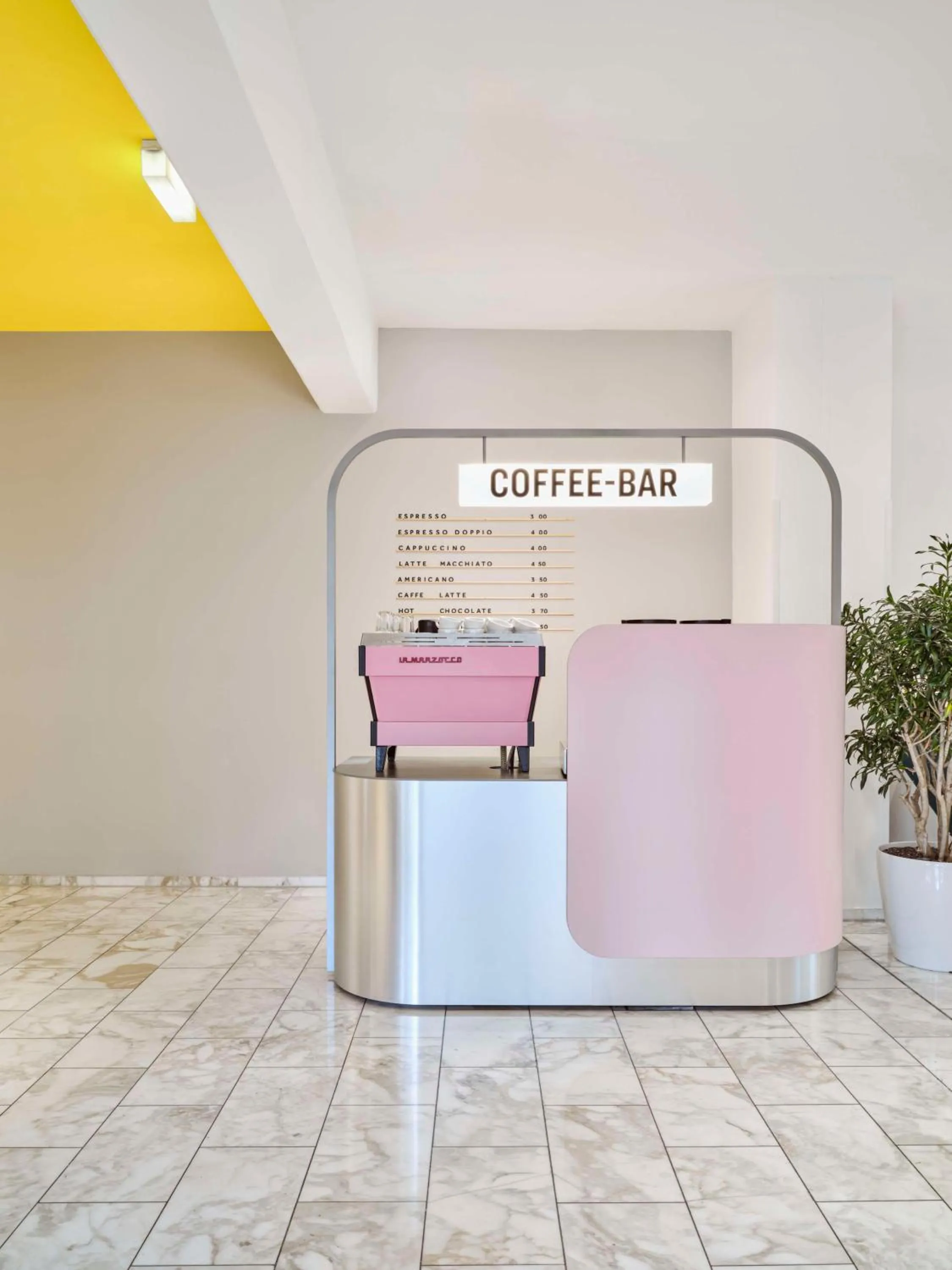 Lobby or reception in Flemings Hotel München-Schwabing